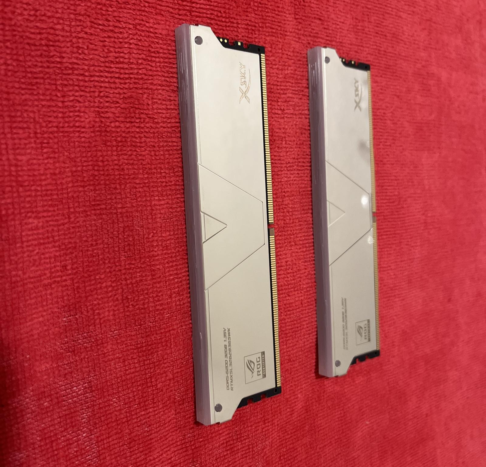 V-Color ROG Manta XSky DDR5-6200 64GB (2 x 32GB) U-DIMM RGB RTMXSL3262836SWK