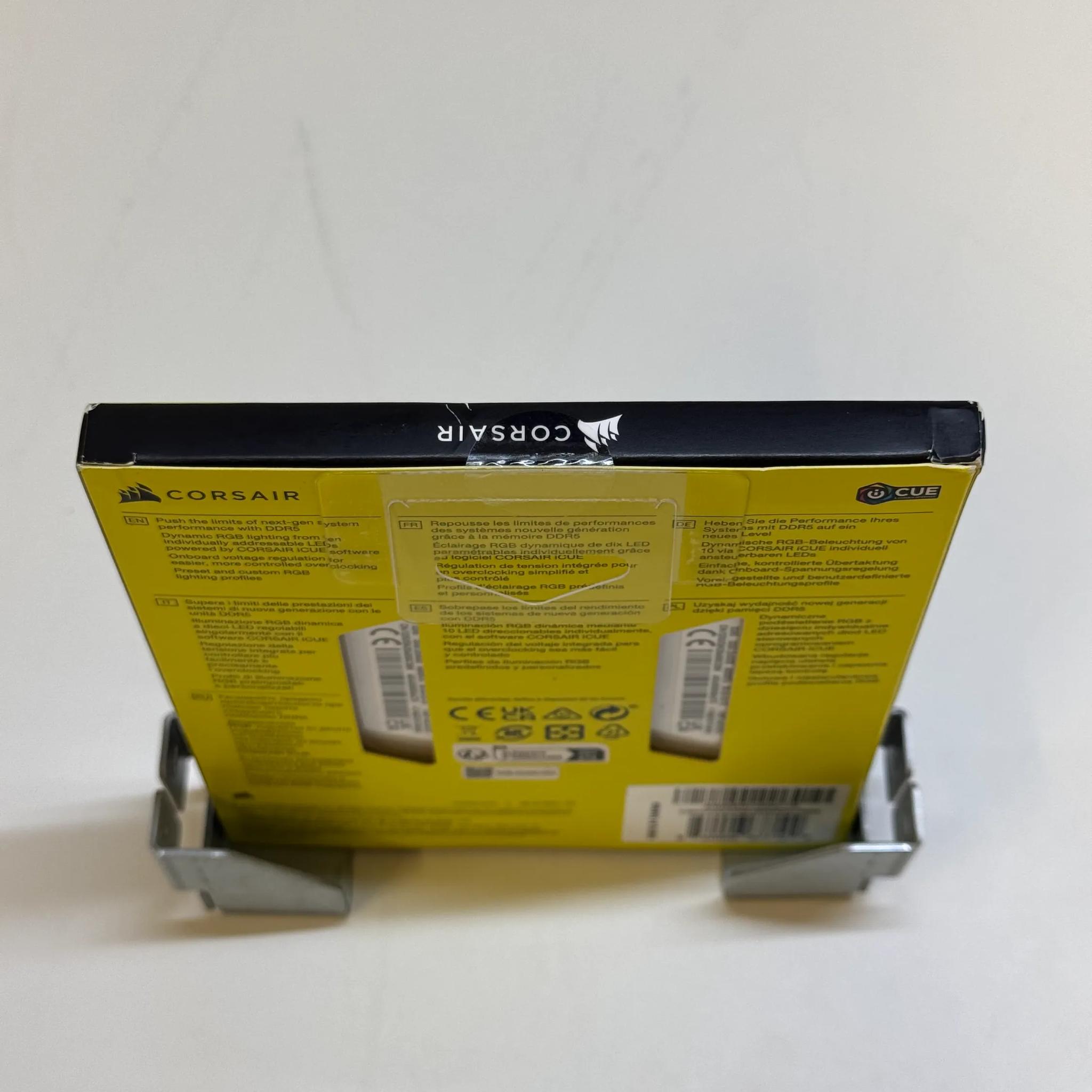 BNIB 32GB (16x2) DDR5 6000 CL30 White ARGB Corsair Vengeance