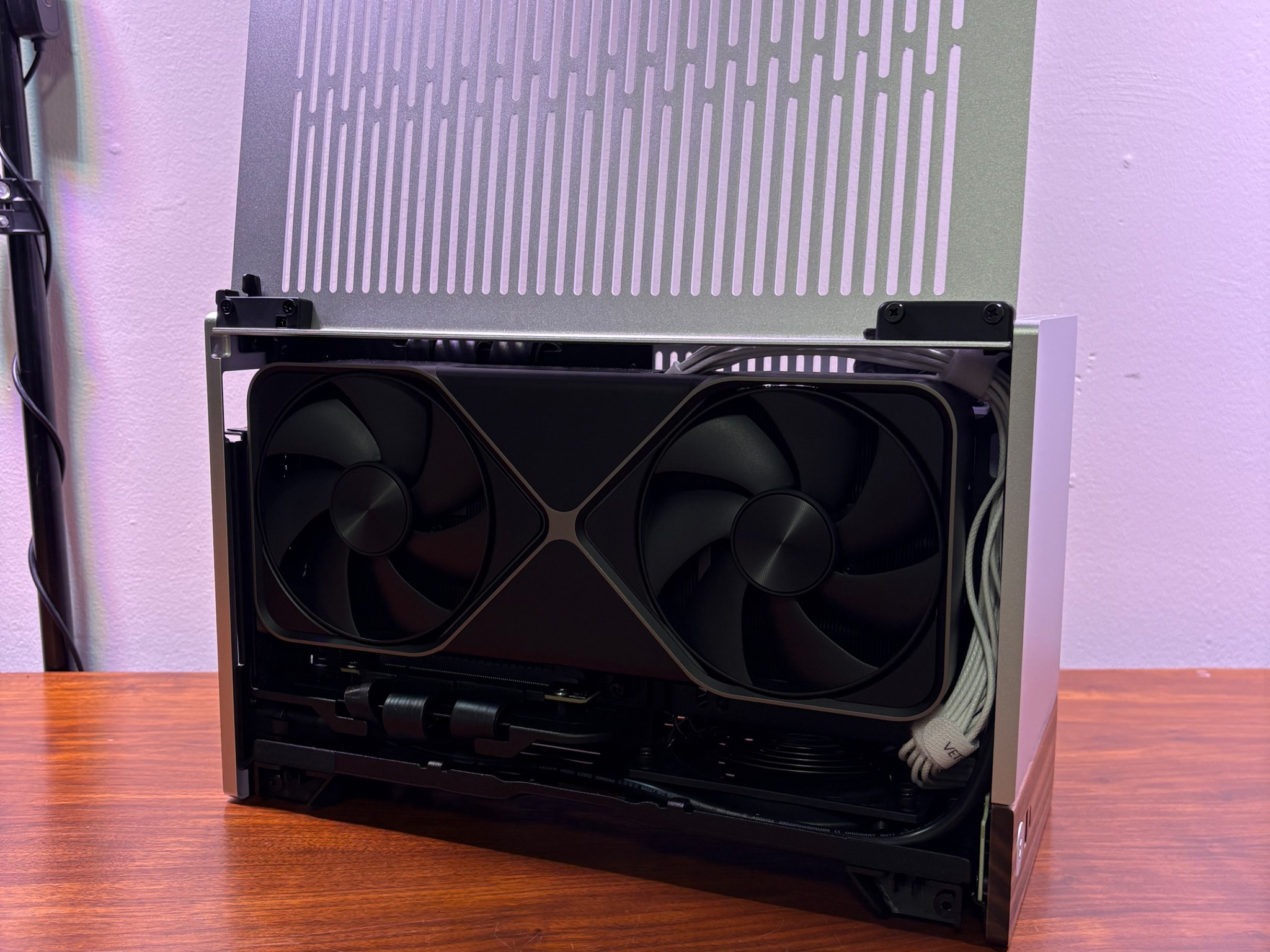 RTX 5080 FE | Ryzen 7 7800X3D | 32GB DDR5 | 2TB SSD | 850W PSU | 1x 120mm Fan | Fractal Terra ITX