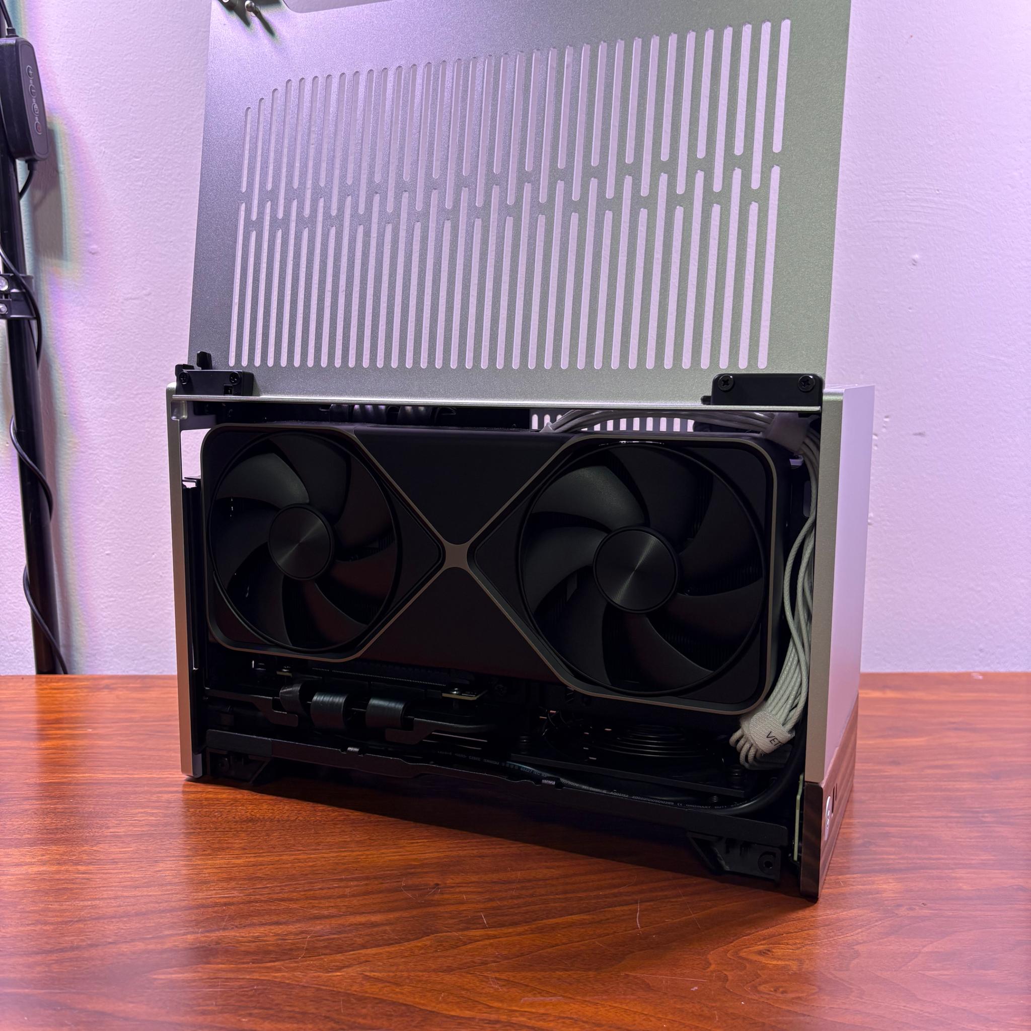 RTX 5080 FE | Ryzen 7 7800X3D | 32GB DDR5 | 2TB SSD | 850W PSU | 1x 120mm Fan | Fractal Terra ITX