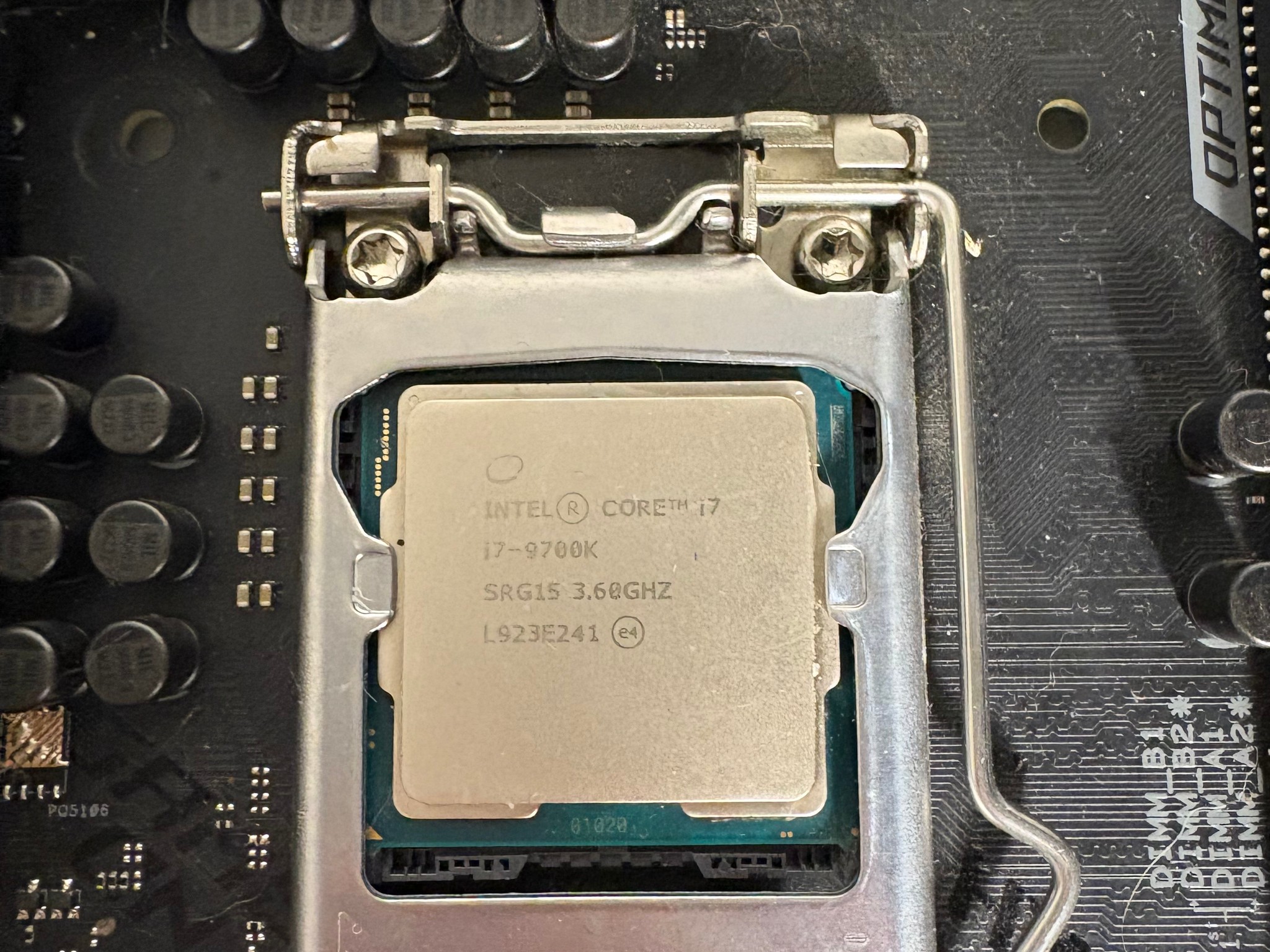 ASUS ROG Strix Motherboard Combo - i7 9700K w/ ROG STRIX Z390 Motherboard