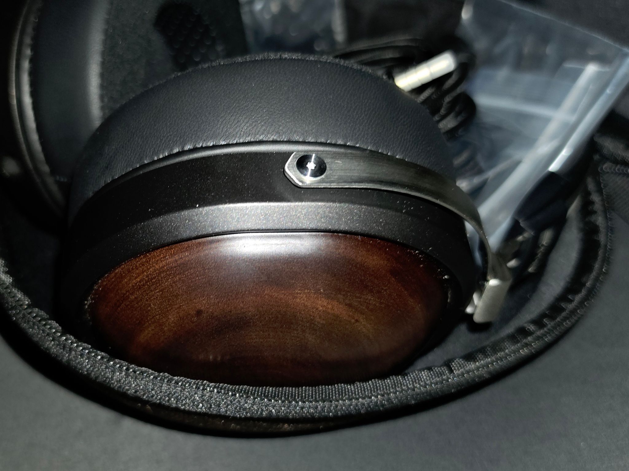 Fiio ft1 closed back headphones walnut with extra dekoni elite pads