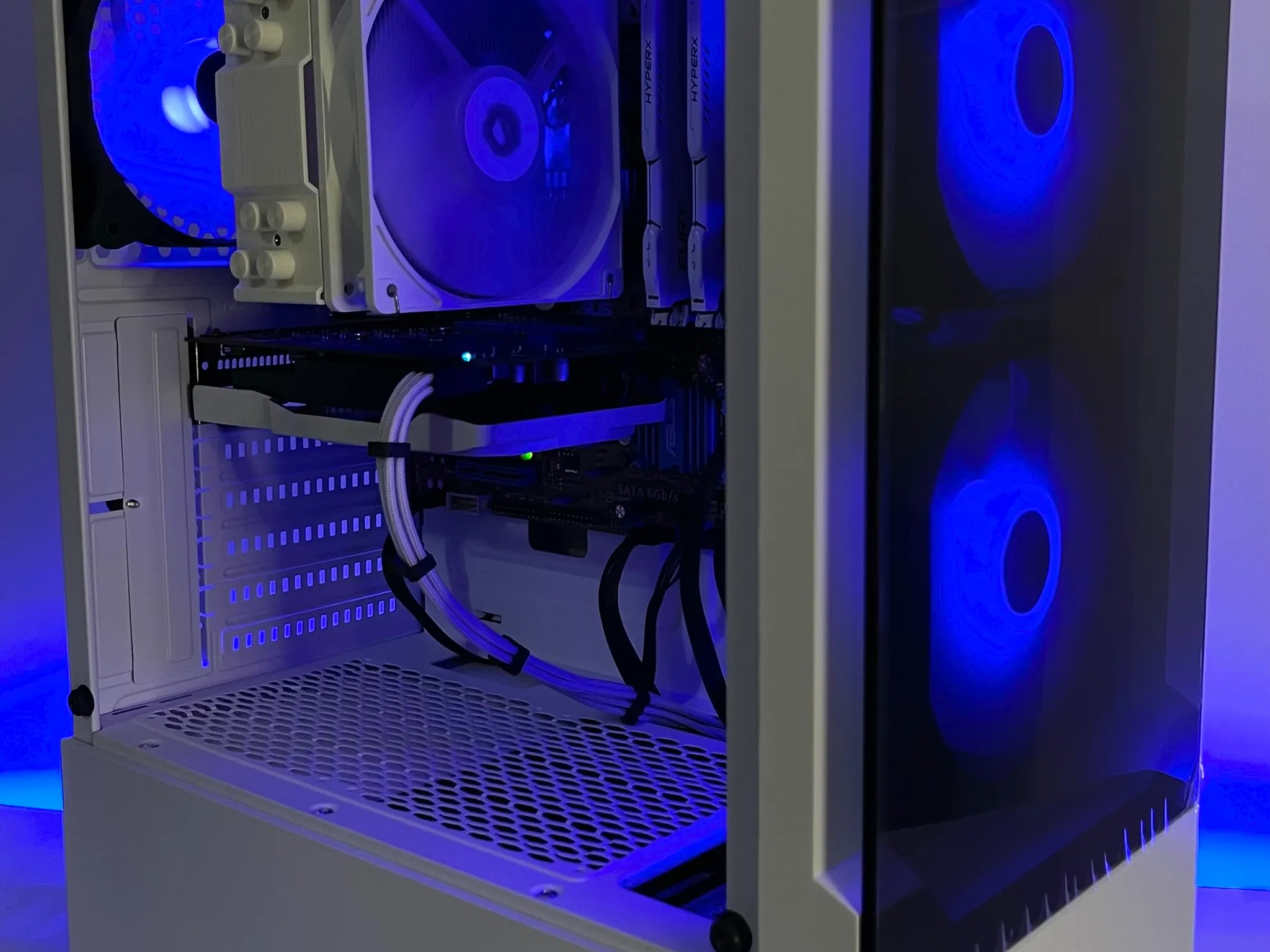 White RGB i7 Gaming PC (E3-1230 v2, 16GB RAM, RX 560, 256GB SSD/1TB HDD