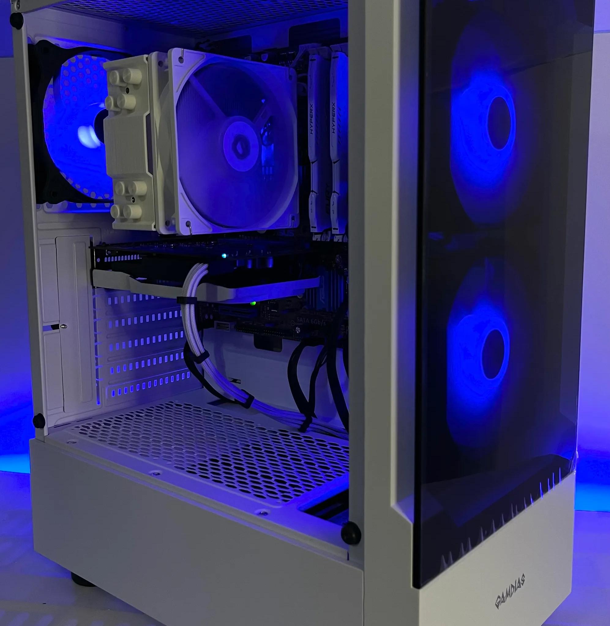 White RGB i7 Gaming PC (E3-1230 v2, 16GB RAM, RX 560, 256GB SSD/1TB HDD