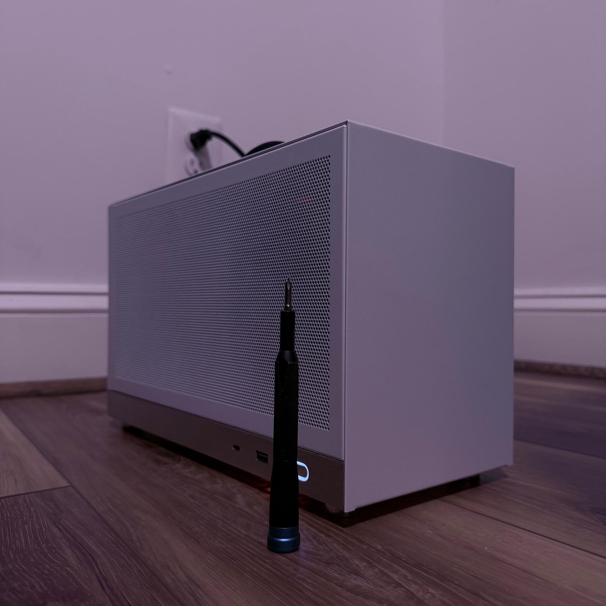 ⚪️🤏"Pocket Titan"🤏⚪️| 1440p/4k Gaming | RX 6900XT | R7 5800X | 16GB DDR4 | 1tb SSD | WiFi