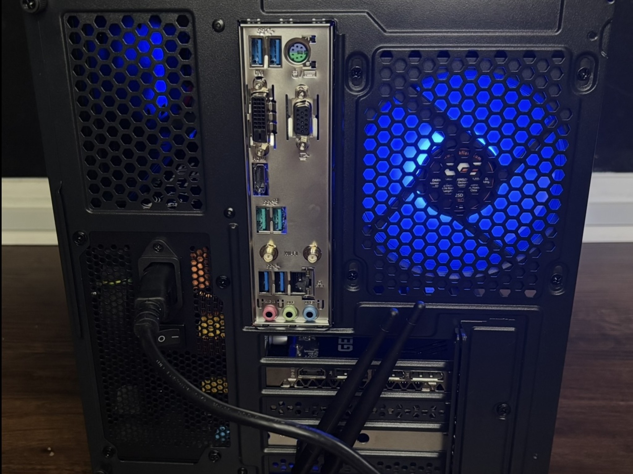 Black Gaming PC (RTX 3060 Ti 8GB + AMD Ryzen 5 5500 + 16GB DDR4 + SSD)