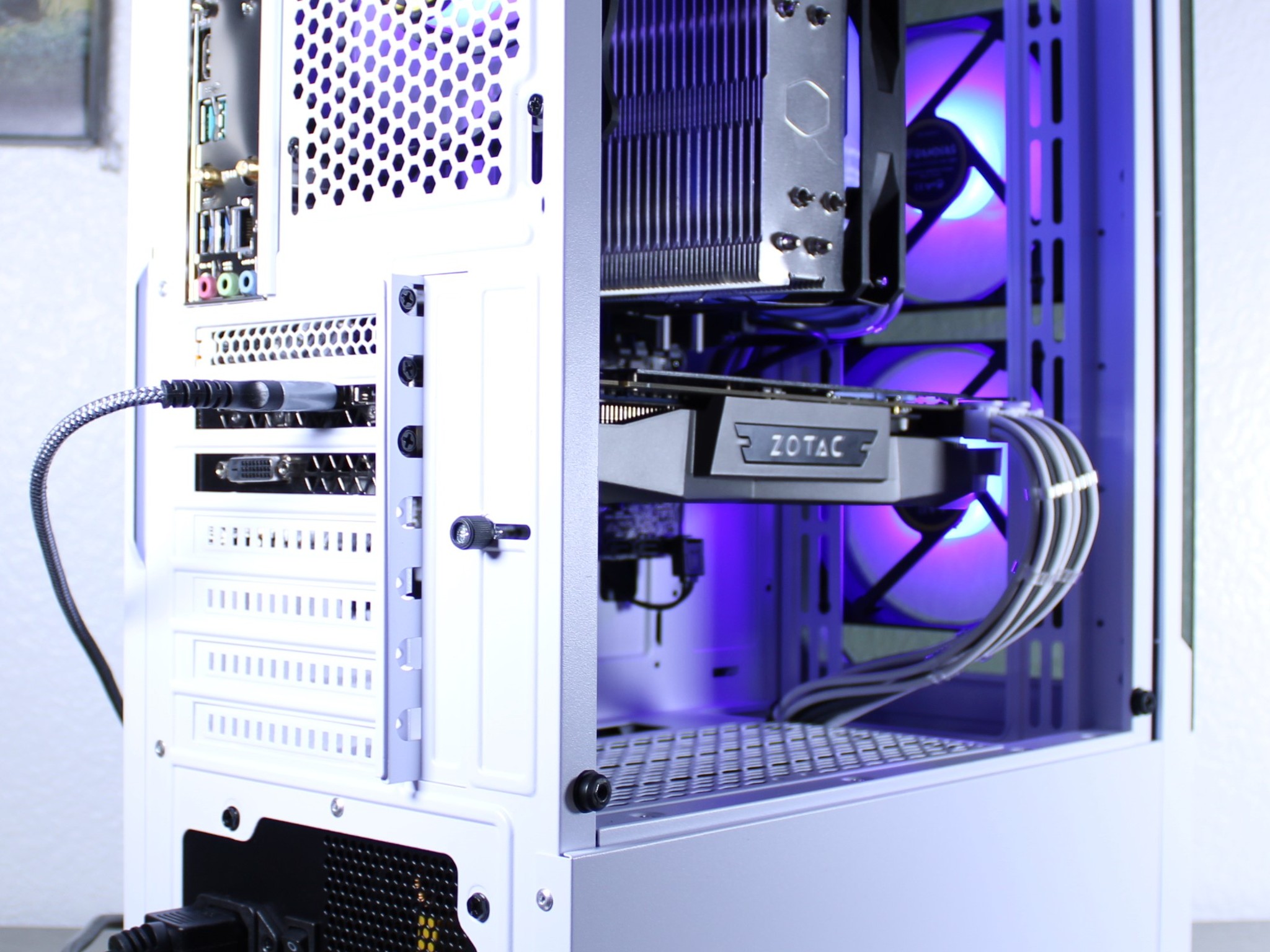⚫️⚪️ GAMING PC! | GTX 1070TI | Ryzen 5 2600x | 16GB Ram | 1TB NVME | Win 10 Activated | WIFI