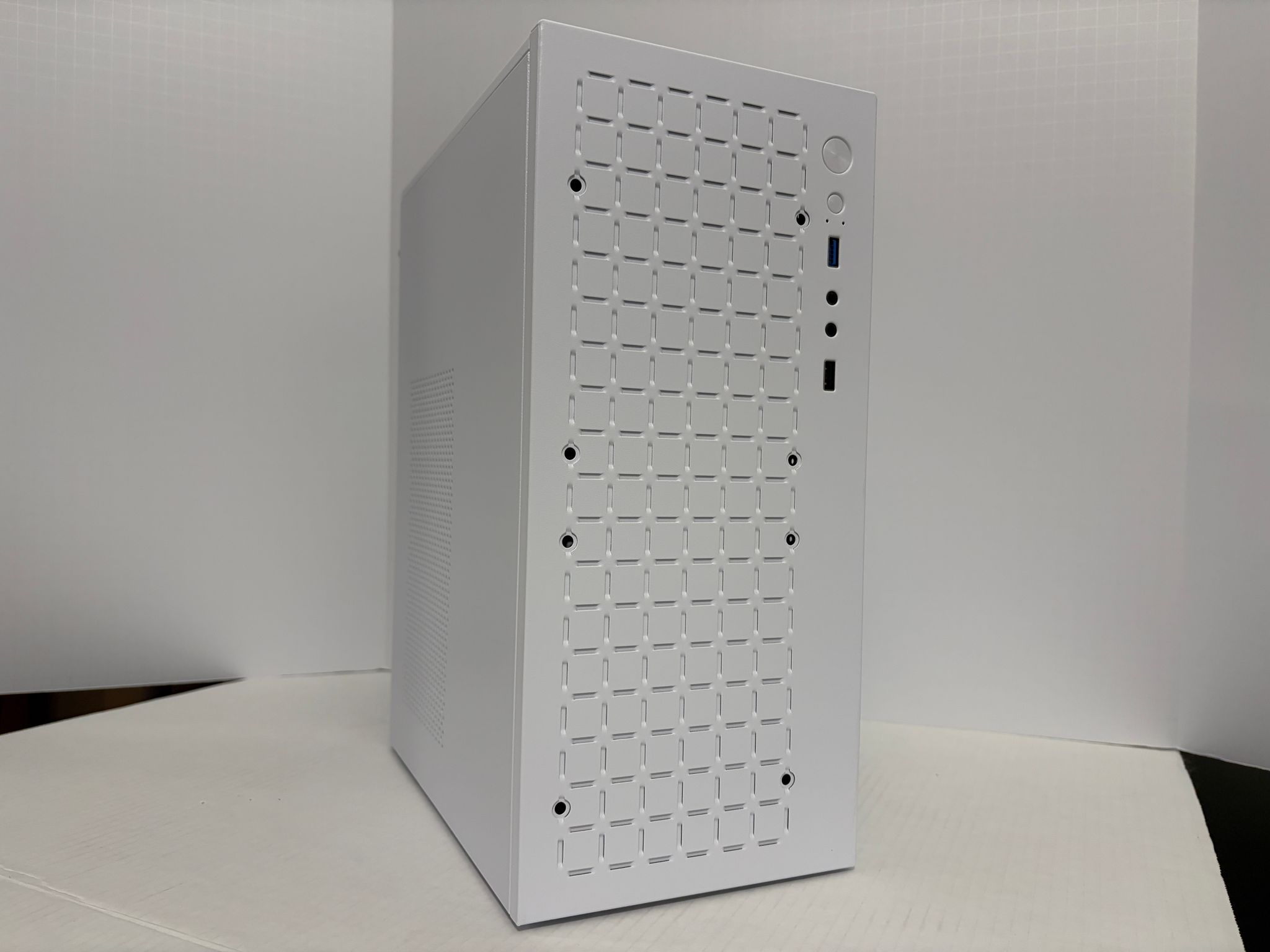 White Gaming PC – RTX 3060 Ti | Ryzen 5 | 1TB NVMe | 1080p Beast🔥🔥