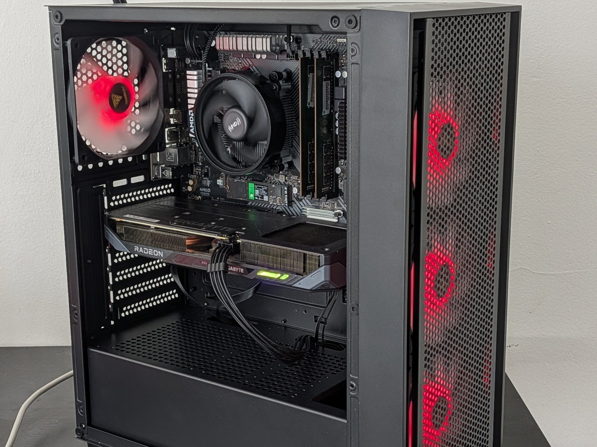 RX 9060 XT 8GB | Ryzen 5 5500 | 32GB DDR4 | 1TB NVME M2 SSD | Wi-Fi Bluetooth | Custom Gaming PC