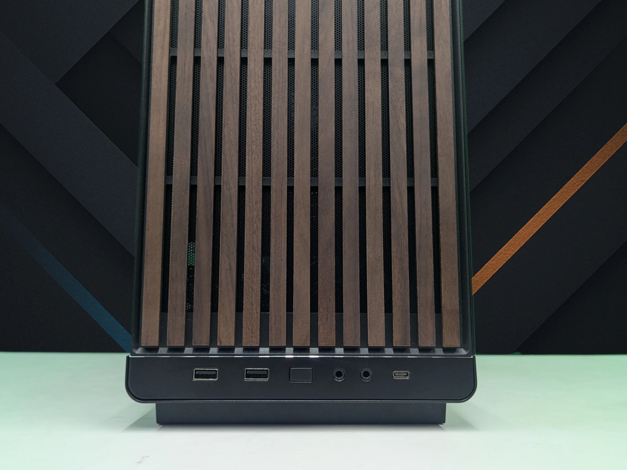 🦂 Gaboon | 5060 Ti 16GB | AMD 9600X | Compact Wood Build | 32GB DDR5 | 2TB NVMe