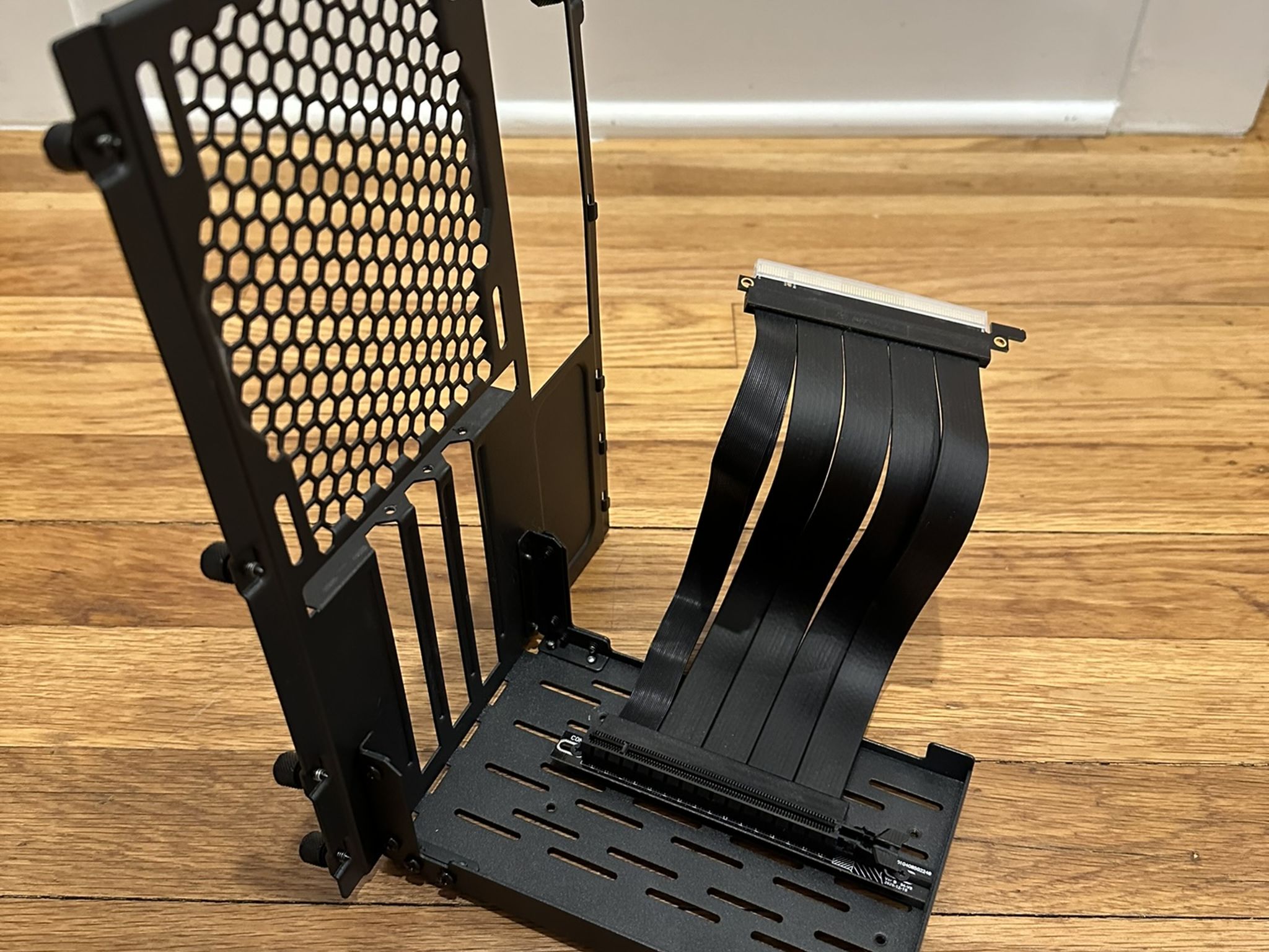 Lian Li 011 Air Mini w/ PCIe 4.0 Vertical bracket kit
