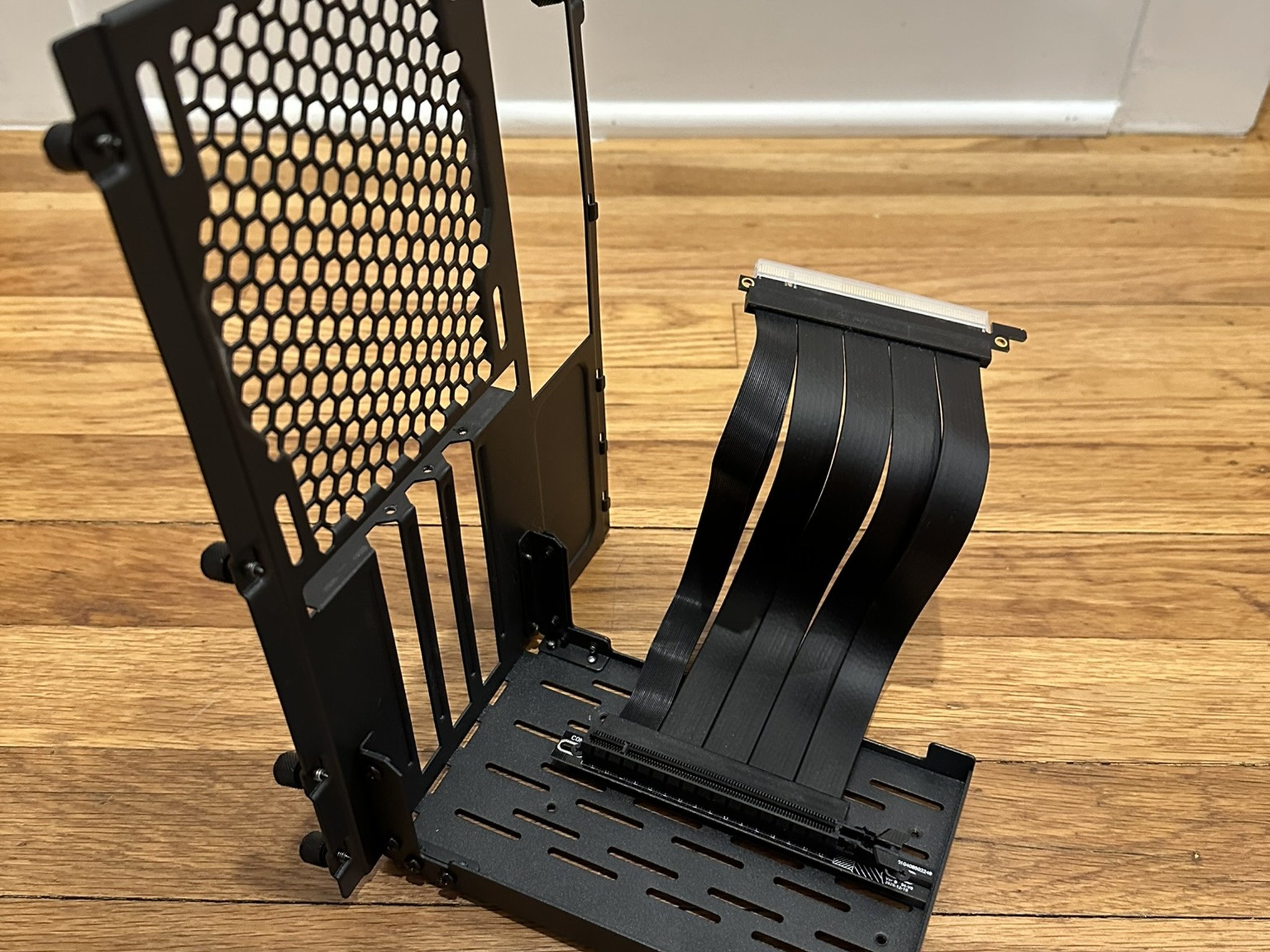 Lian Li 011 Air Mini w/ PCIe 4.0 Vertical bracket kit