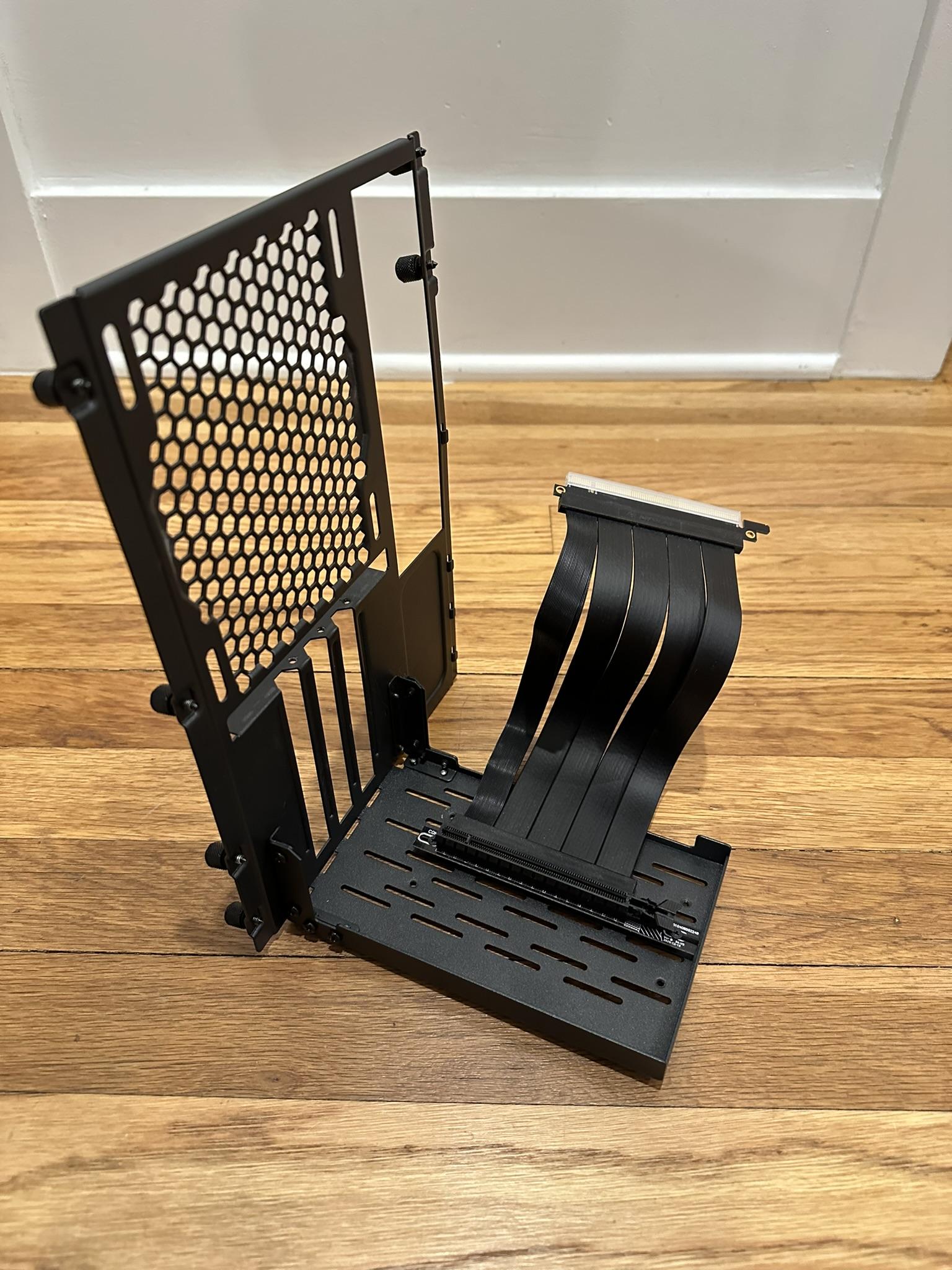 Lian Li 011 Air Mini w/ PCIe 4.0 Vertical bracket kit