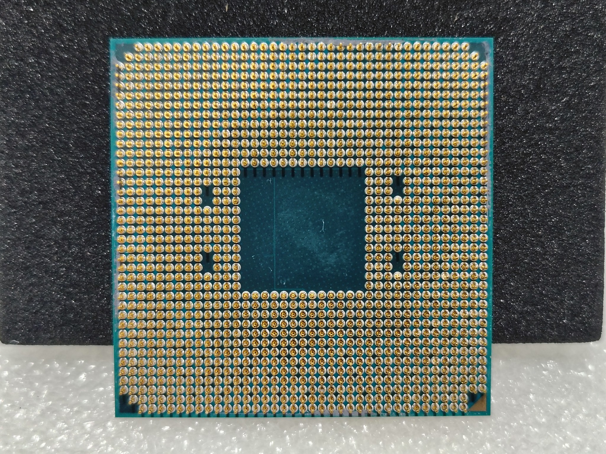 Ryzen 7 5700X - AMD