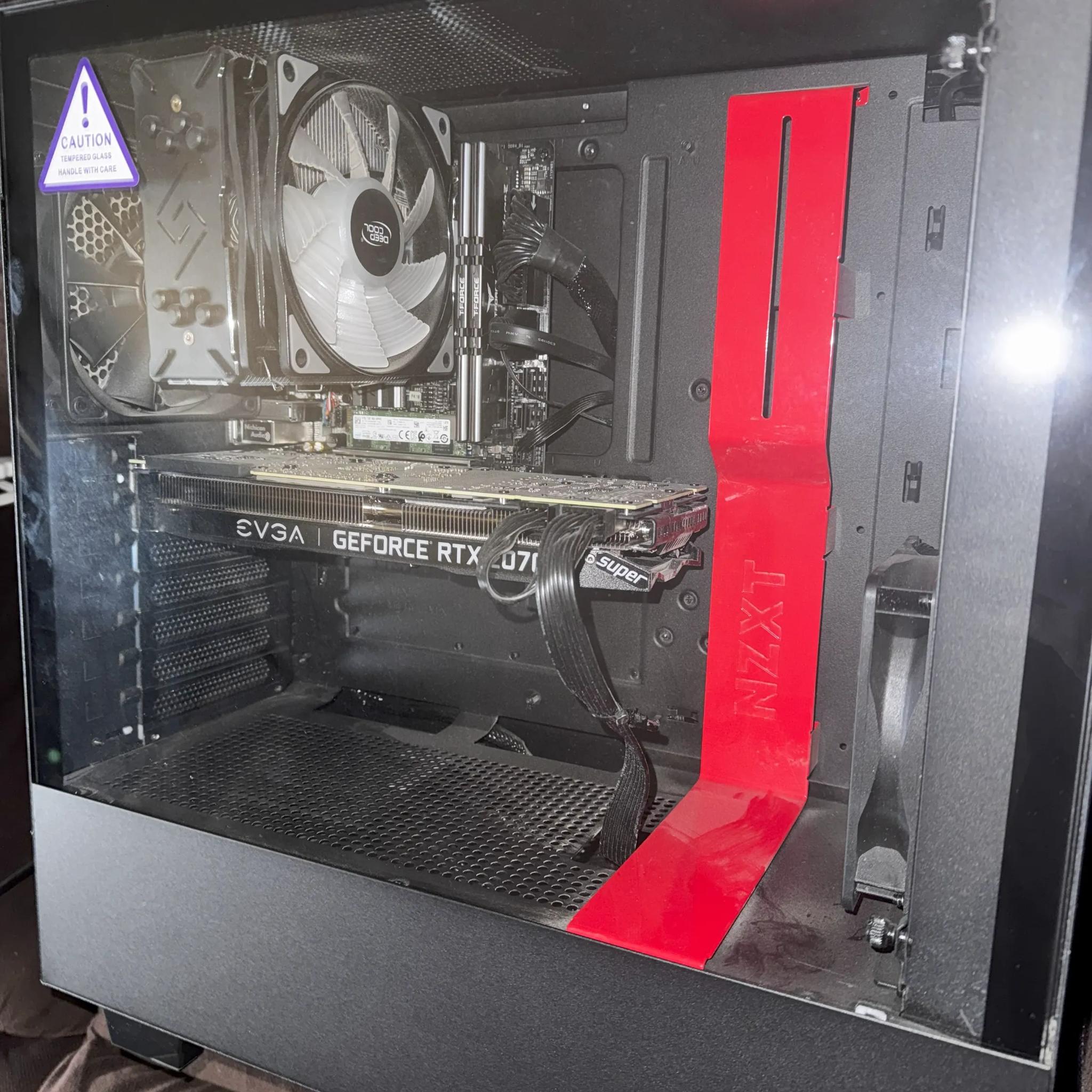 Gaming PC - 2070 Super, Intel i5-9600k, 16 GB RAM 3000 MHz, Intel 660p 1TB SSD