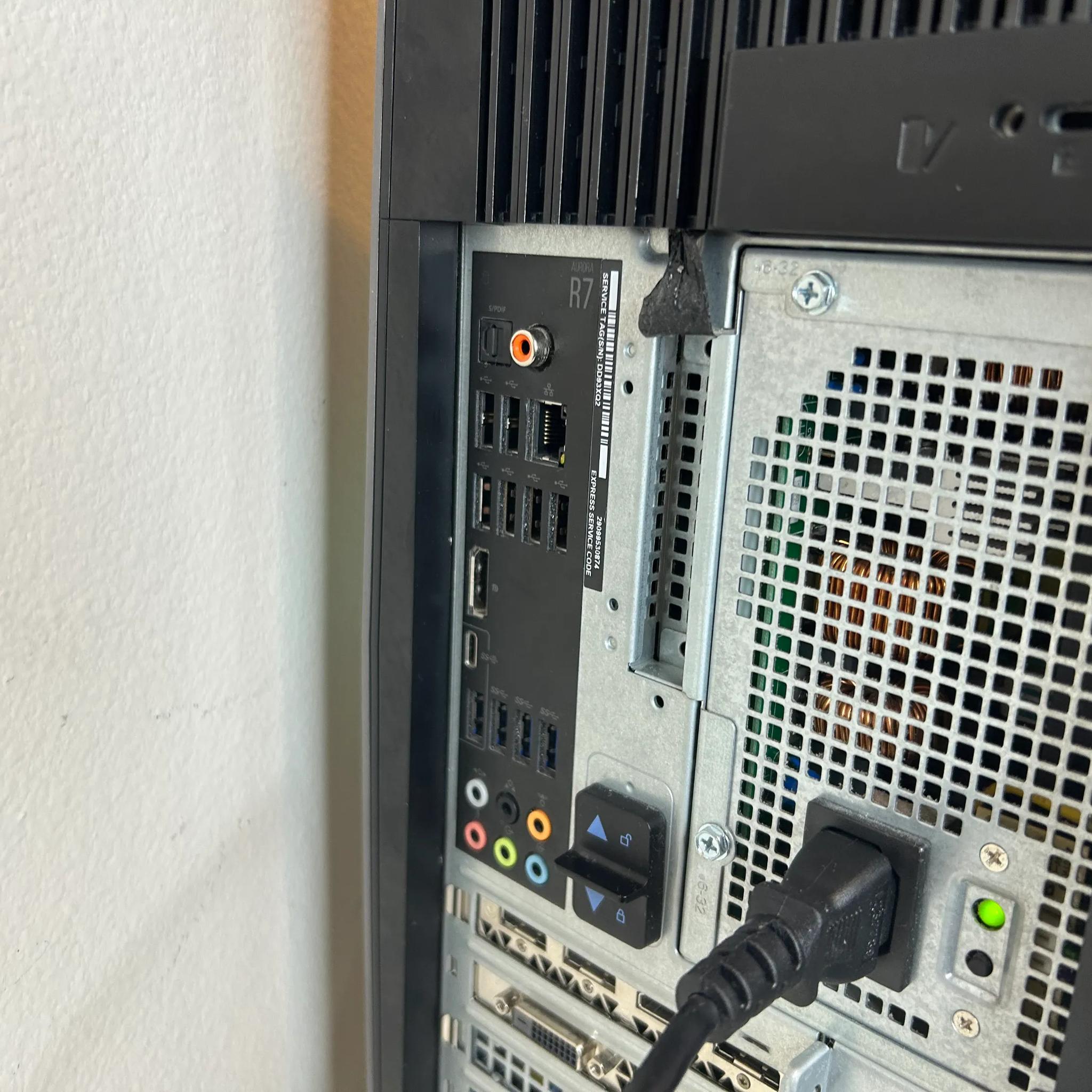 👽 i7 8700k / GTX 1080 / 32gb ddr4 / 500gb ssd+1tb hdd / ALIENWARE R7