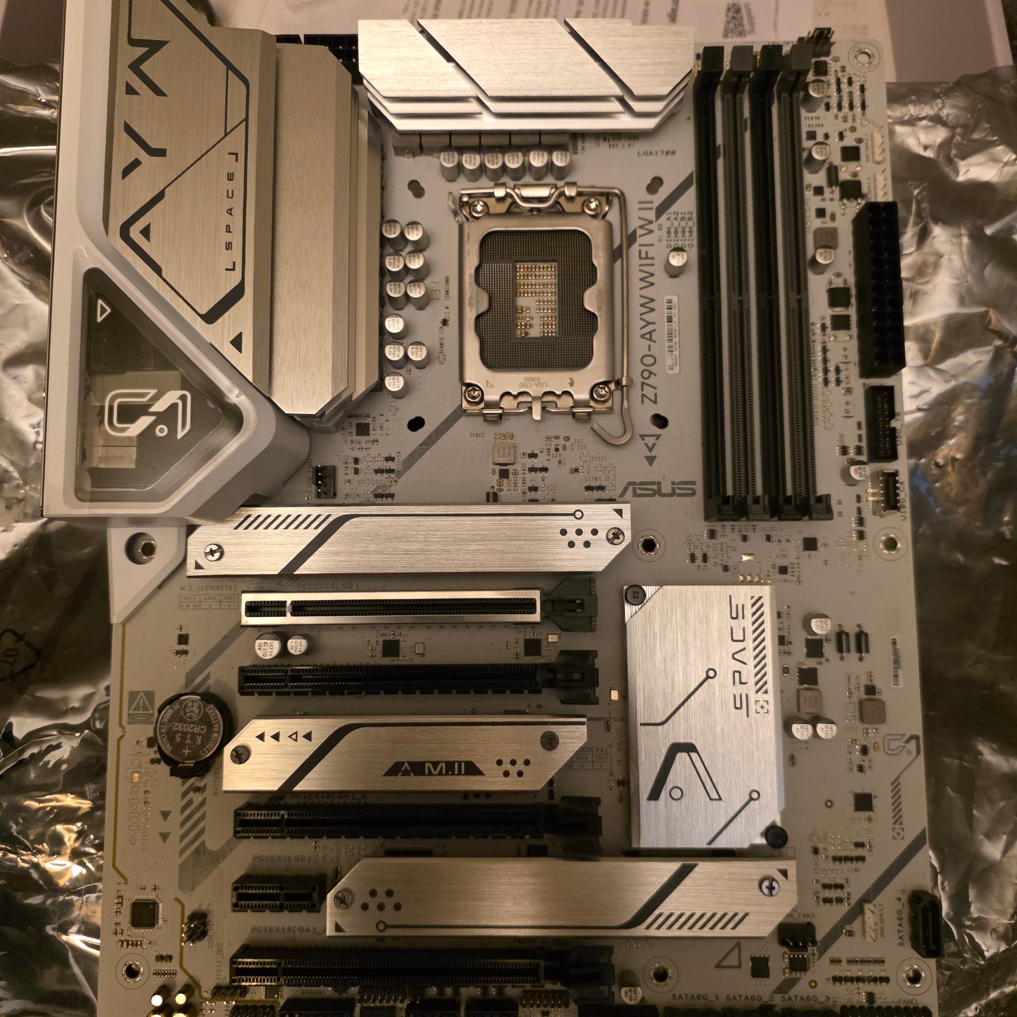 ASUS Z790 AYWWIFI W II + 13900 + 500GB NMVE INTEL DDR5 ATX PCIE 5.0