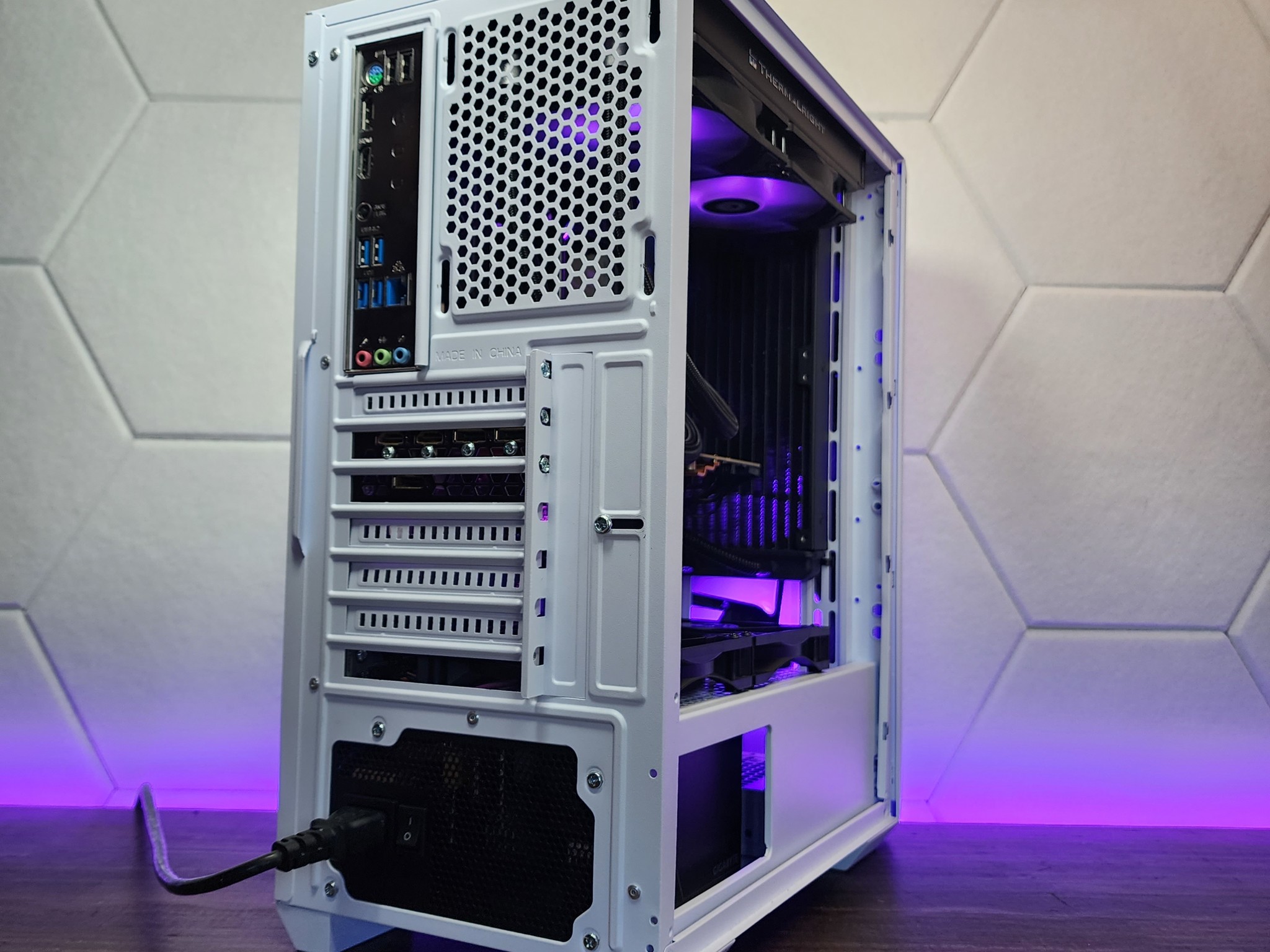 💜🤍 RTX 3080 // Core i7 12700 KF // 32GB 3200MHz // 2TB NVMe Gen 3 // CPU&GPU Liquid Cooled!