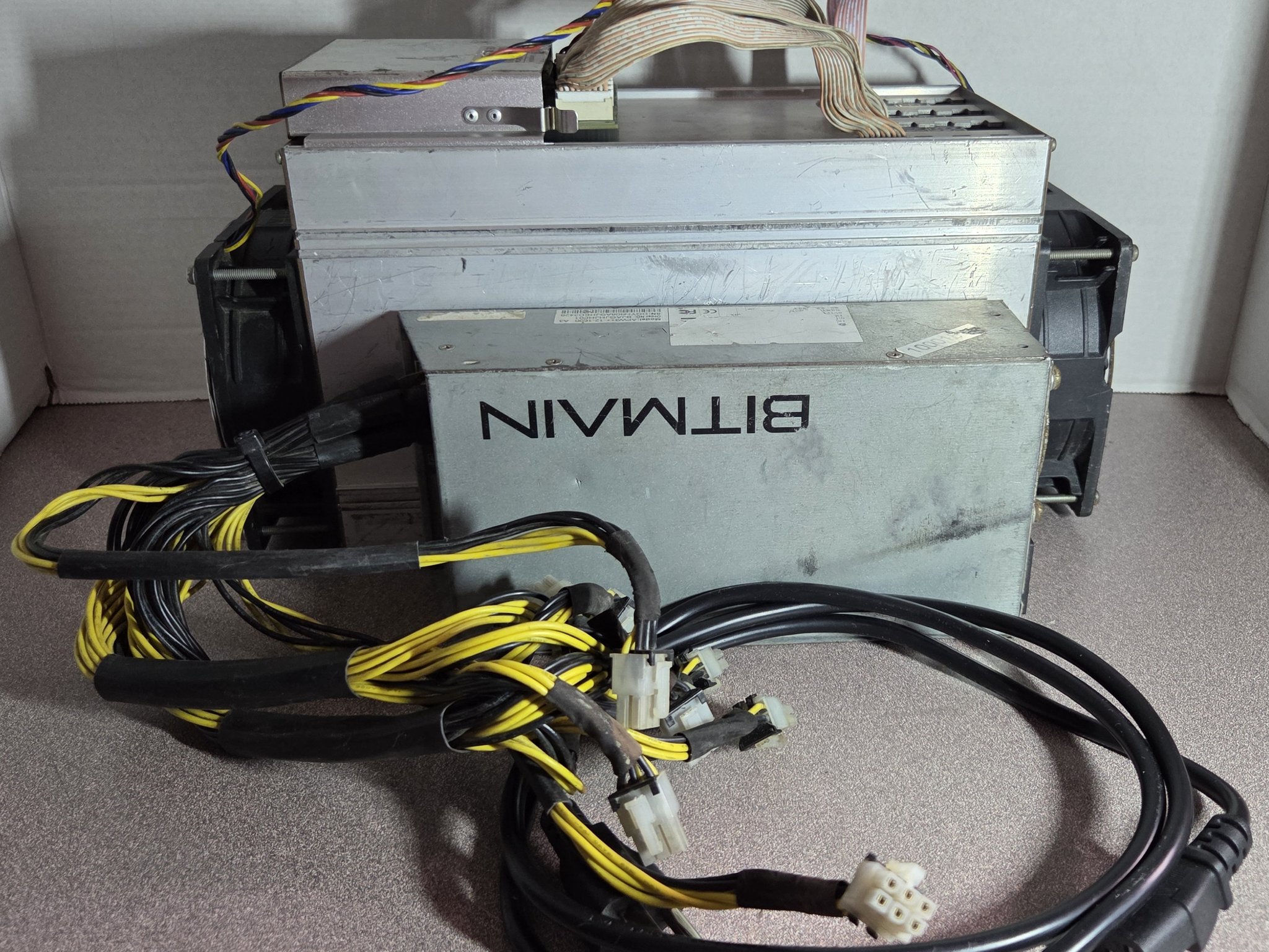 Bitmain AntMiner L3+ 504M with PSU & Cables & PSU