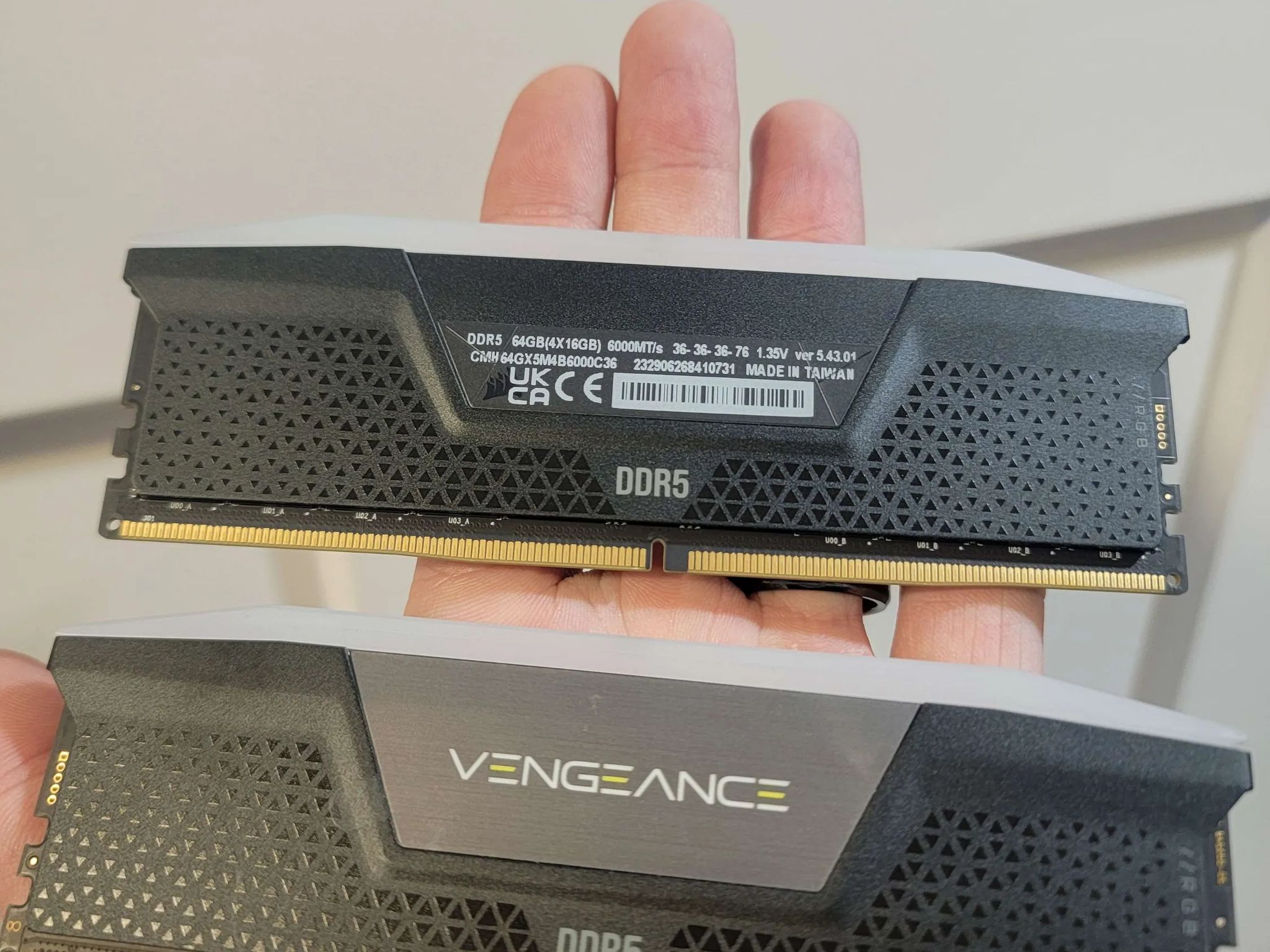 32GB 6000MHz DDR5 Vengeance RGB (16GB x 2)