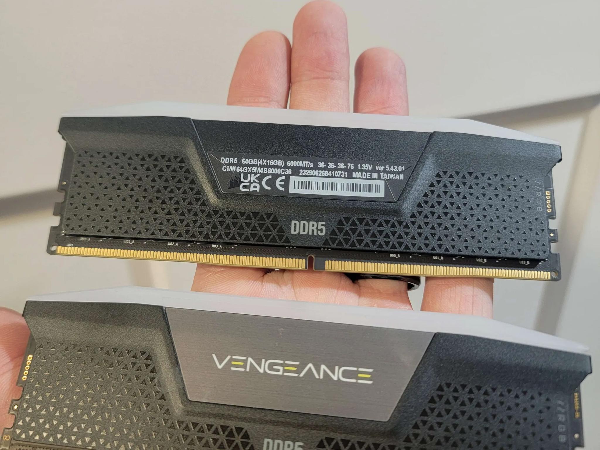 32GB 6000MHz DDR5 Vengeance RGB (16GB x 2)