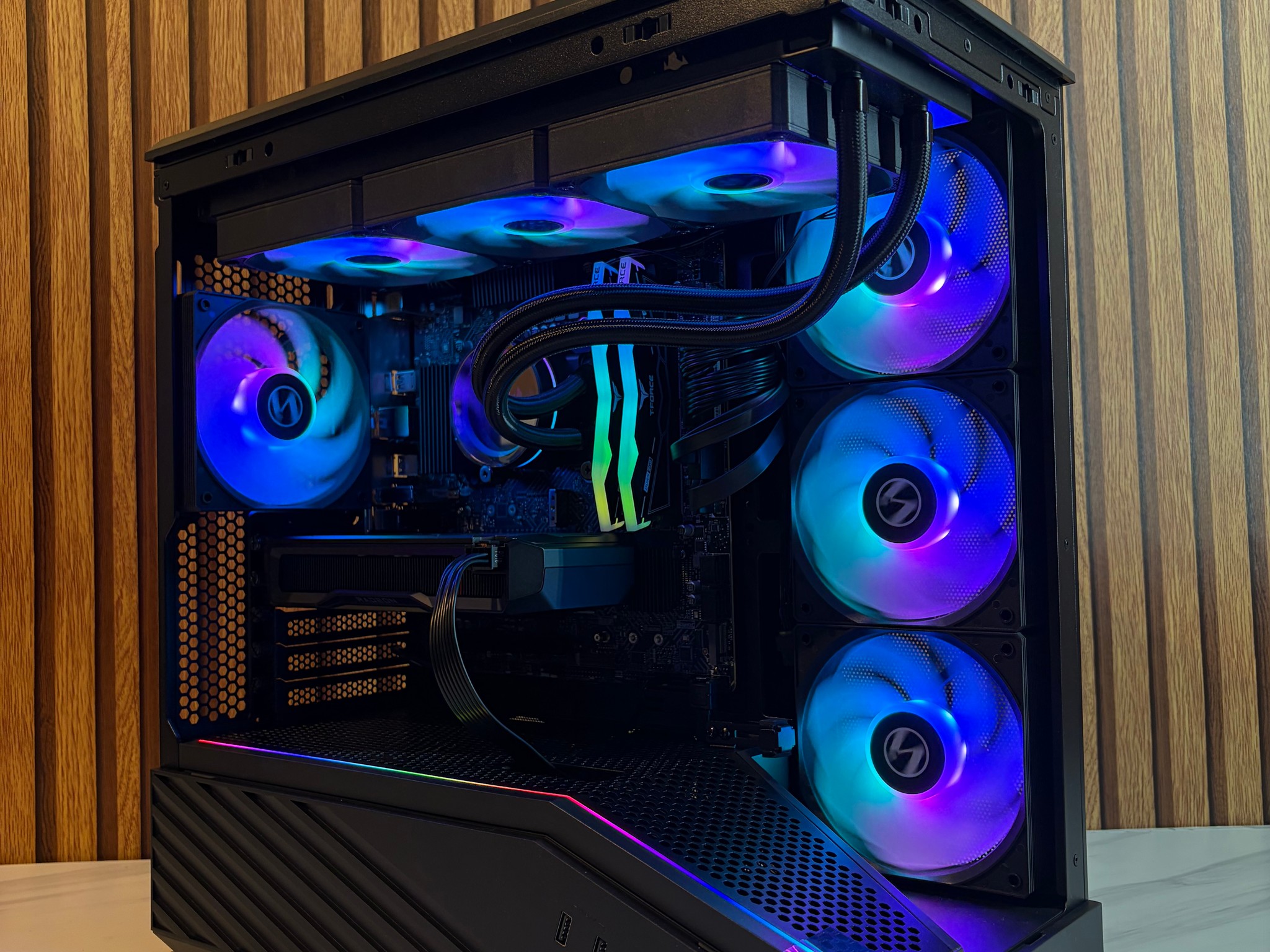 RX 7600 | I3 12100F | 16GB DDR5 | 500GB SSD | 360MM AIO | 750W | WINDOWS 11 PRO