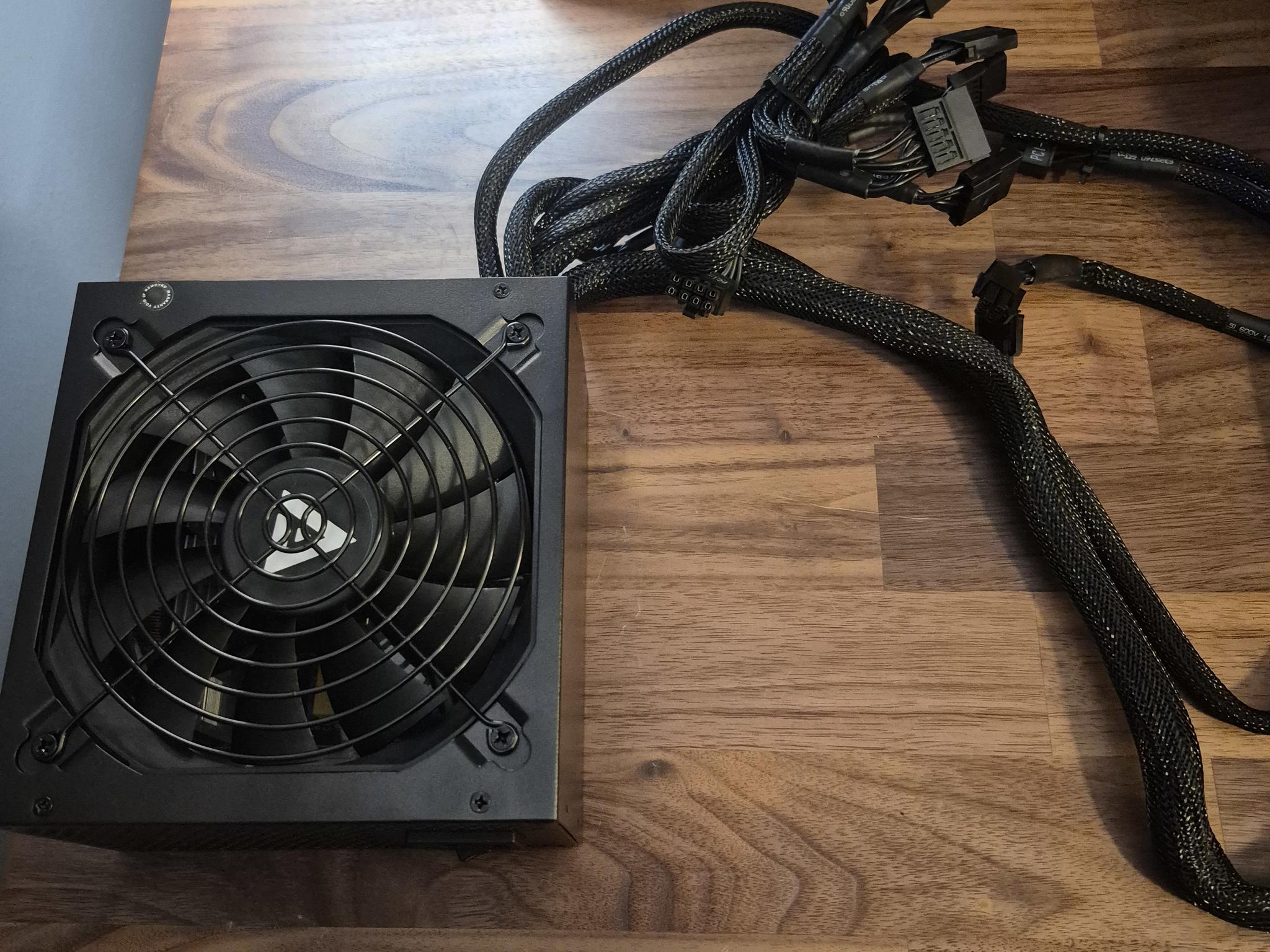 Apevia prestige 600 watt 80+ gold
