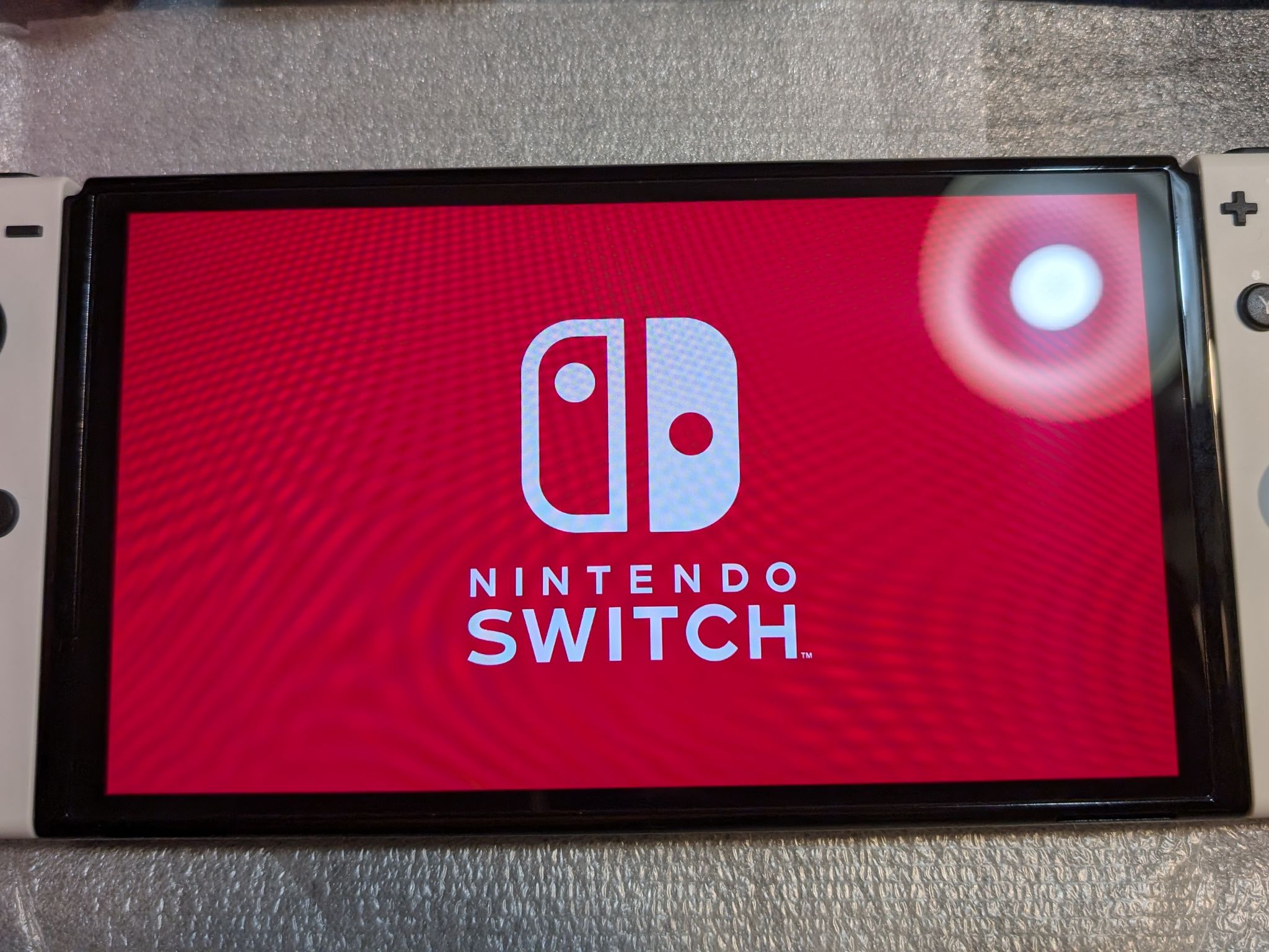 Switch OLED White (Used but like new) w/ original packaging