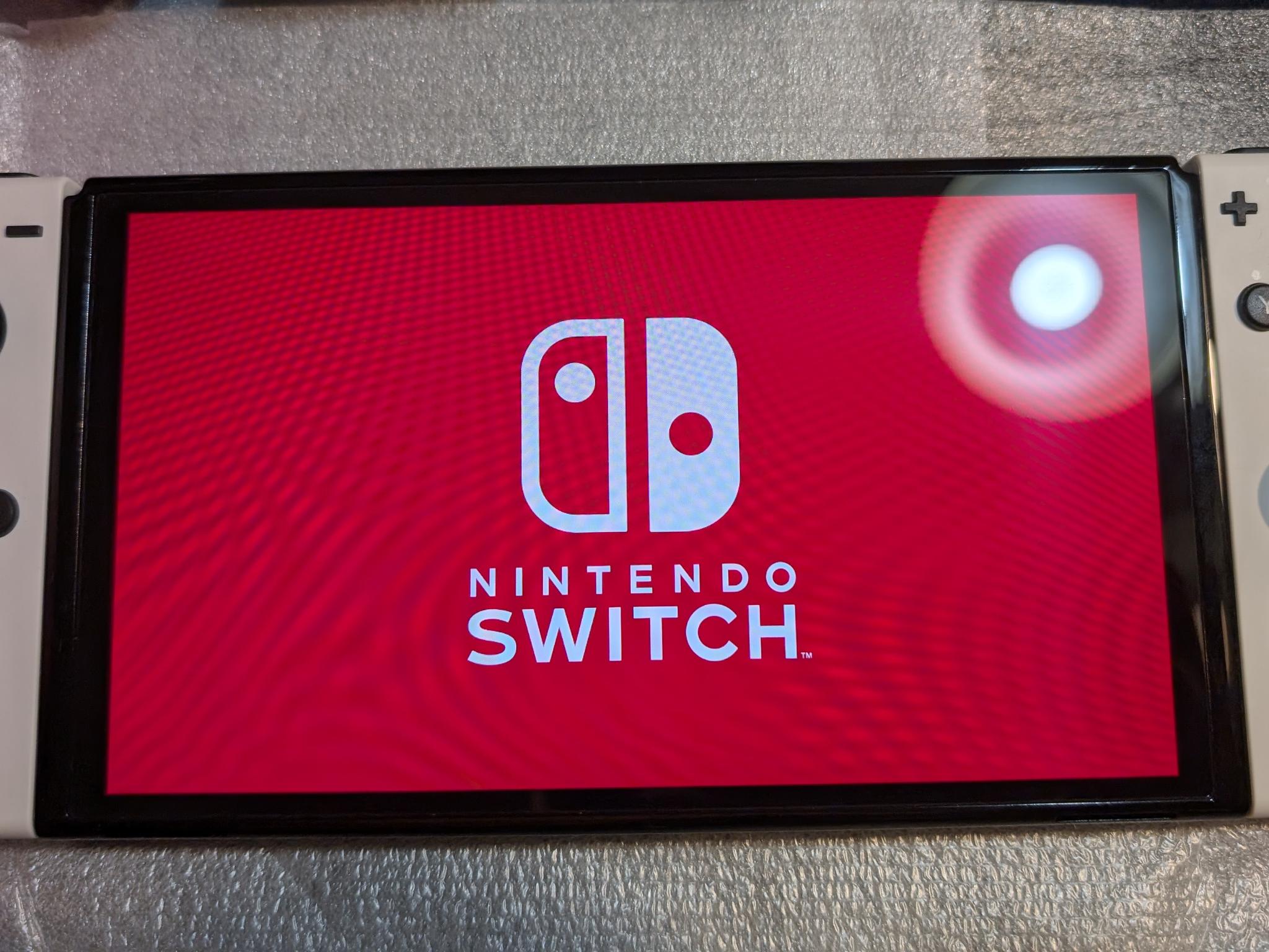 Switch OLED White (Used but like new) w/ original packaging