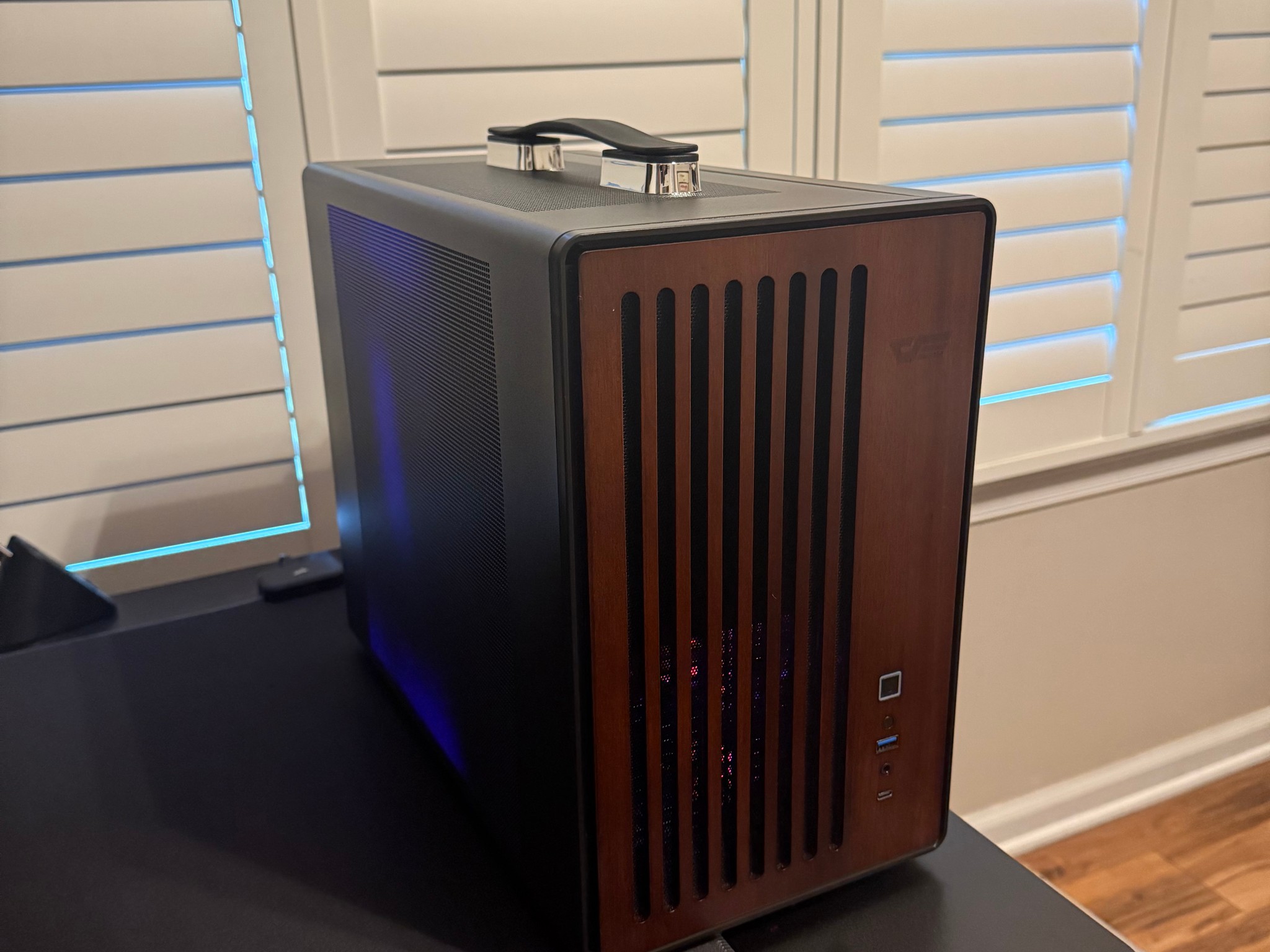 Portable Mini Gaming PC — RTX 5060 | Ryzen 5 7600X | 16GB DDR5 | 1TB M.2 NVMe