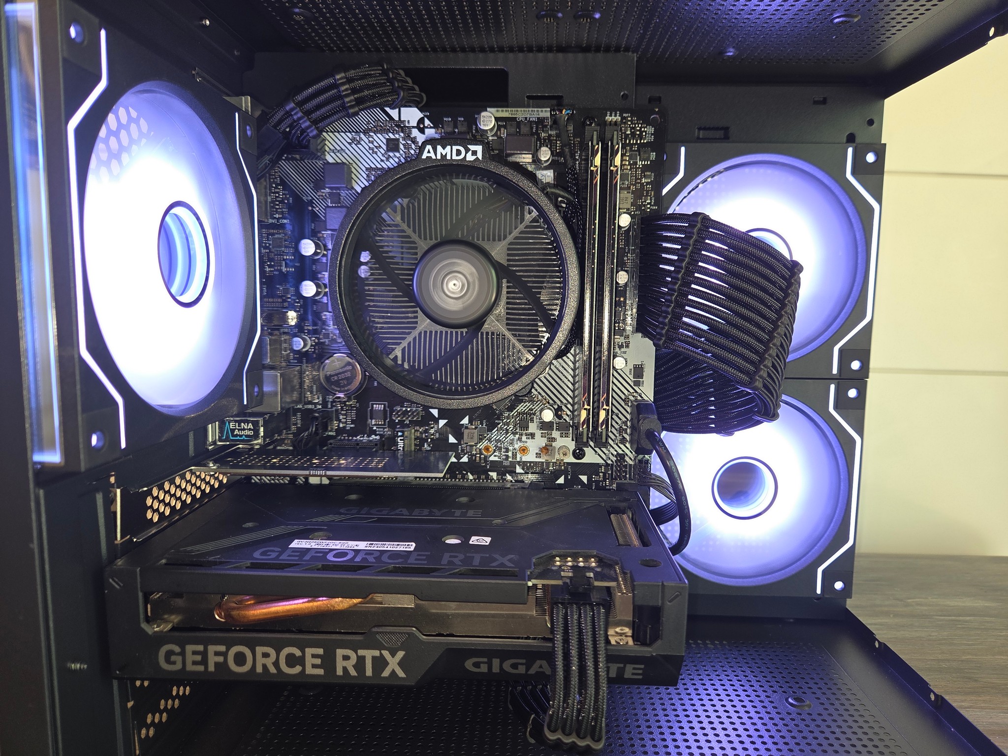 Small black gaming PC | RTX 2060 | RYZEN 5 3600 | 16GB RAM | 512GB SSD