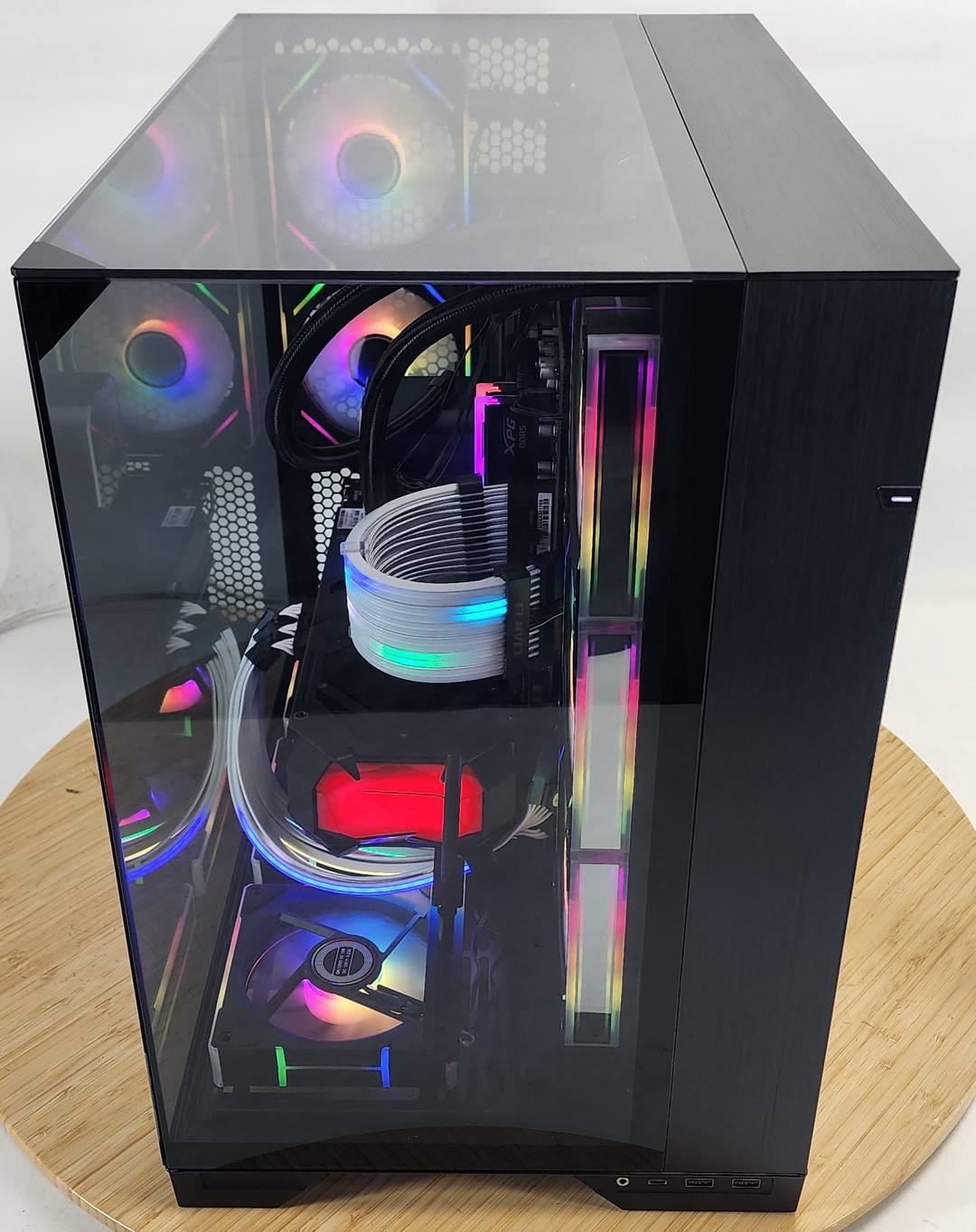 Gaming PC Ryzen 7 9700X 32GB RAM 2TB SSD RX 9070 XT 16GB Windows
