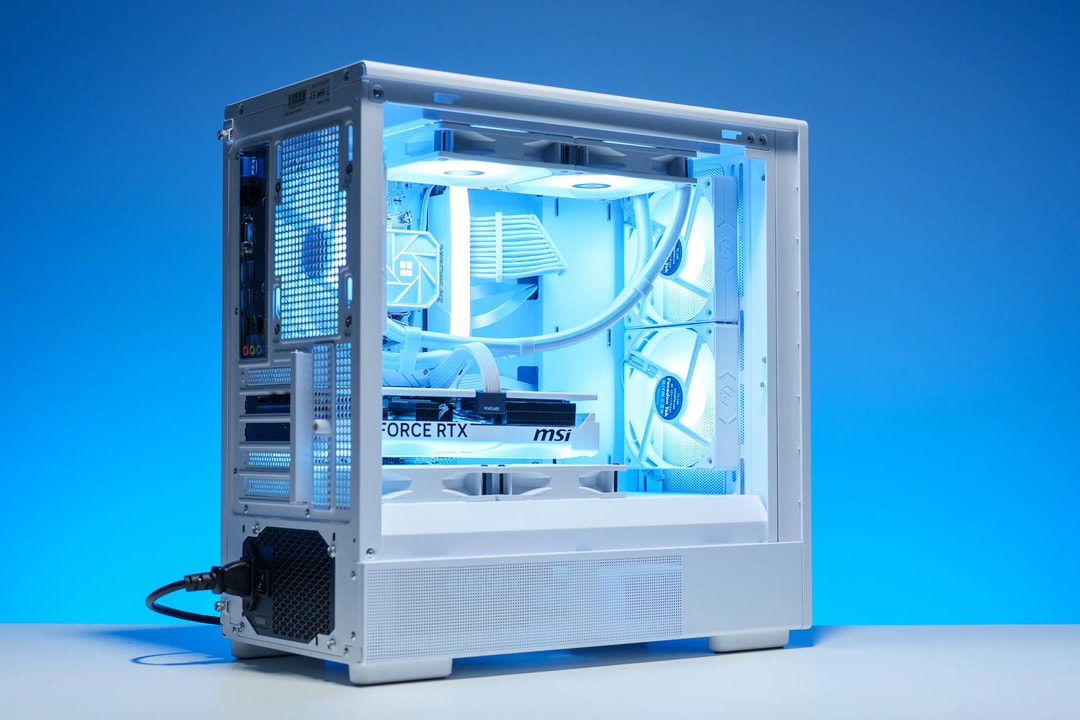 RTX 5070/Ryzen 5 9600x Gaming PC in White Case with Wood Slats