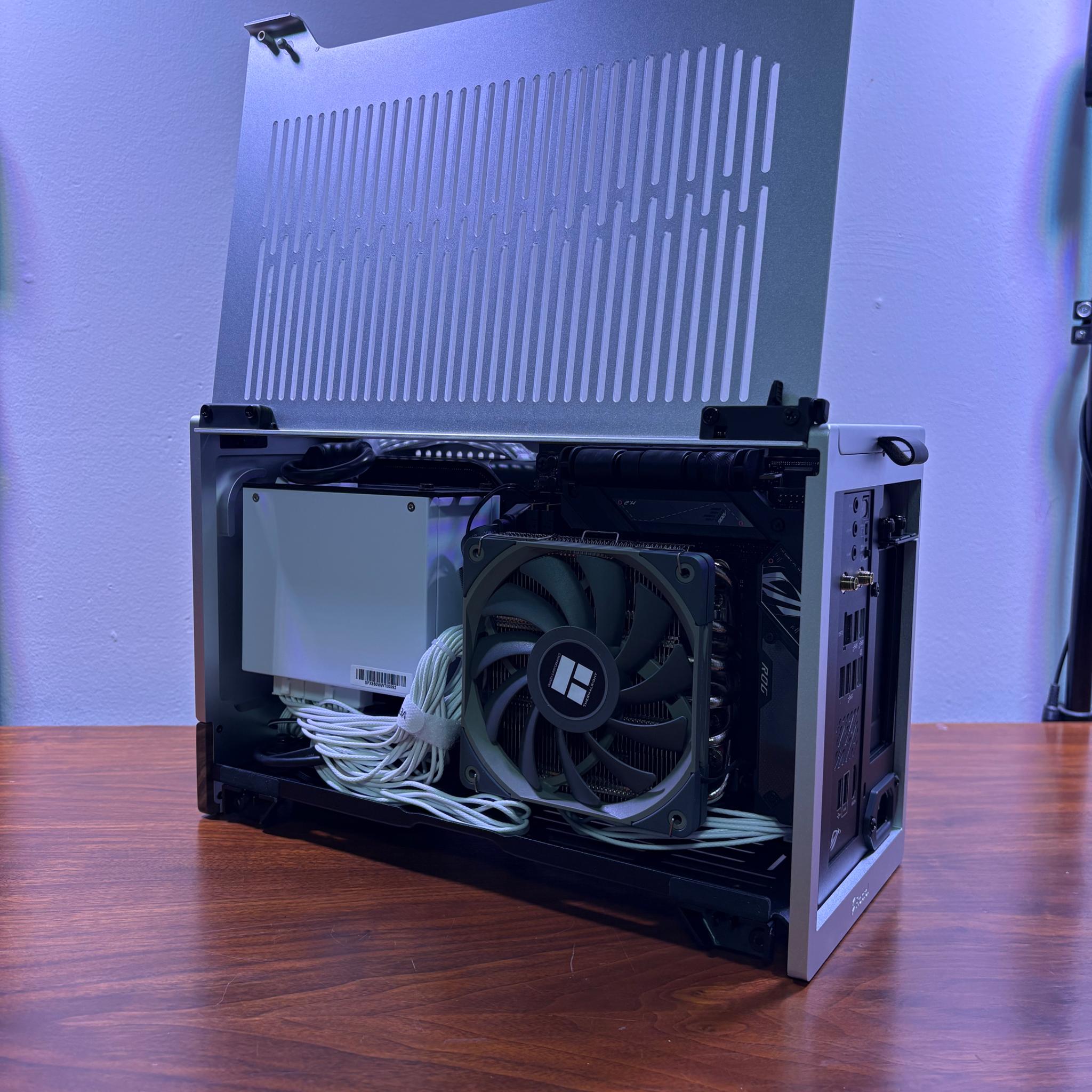 RTX 5080 FE | Ryzen 7 7800X3D | 32GB DDR5 | 2TB SSD | 850W PSU | 1x 120mm Fan | Fractal Terra ITX