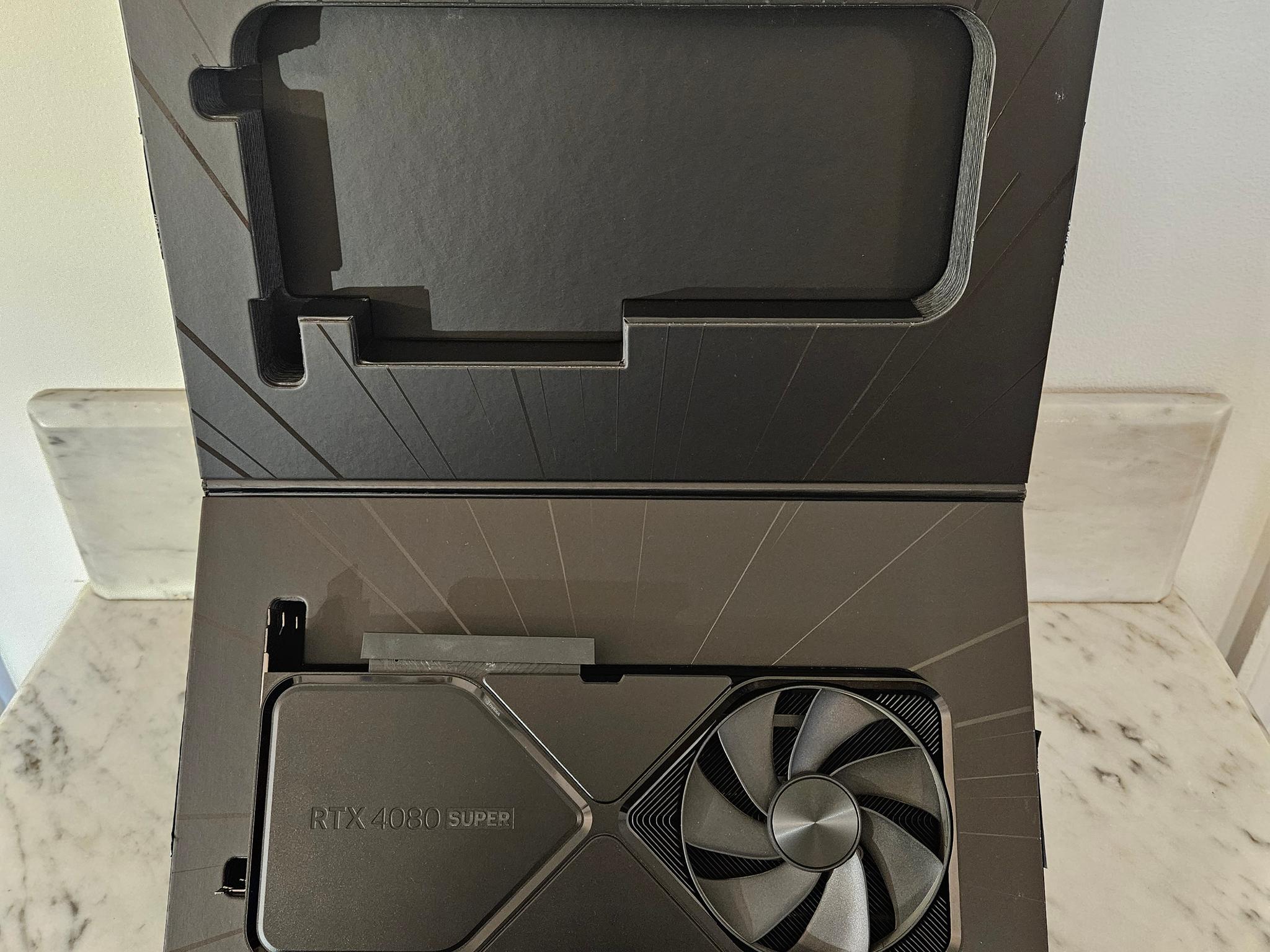 NVIDIA GeForce RTX 4080 SUPER Founders Edition - Image 1