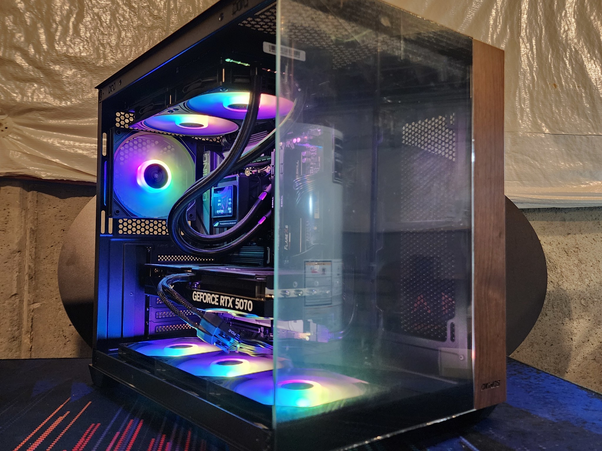Nvidia RTX 5070 / Ryzen 7 9700X / 32GB DDR5 RAM / 1TB NVMe SSD