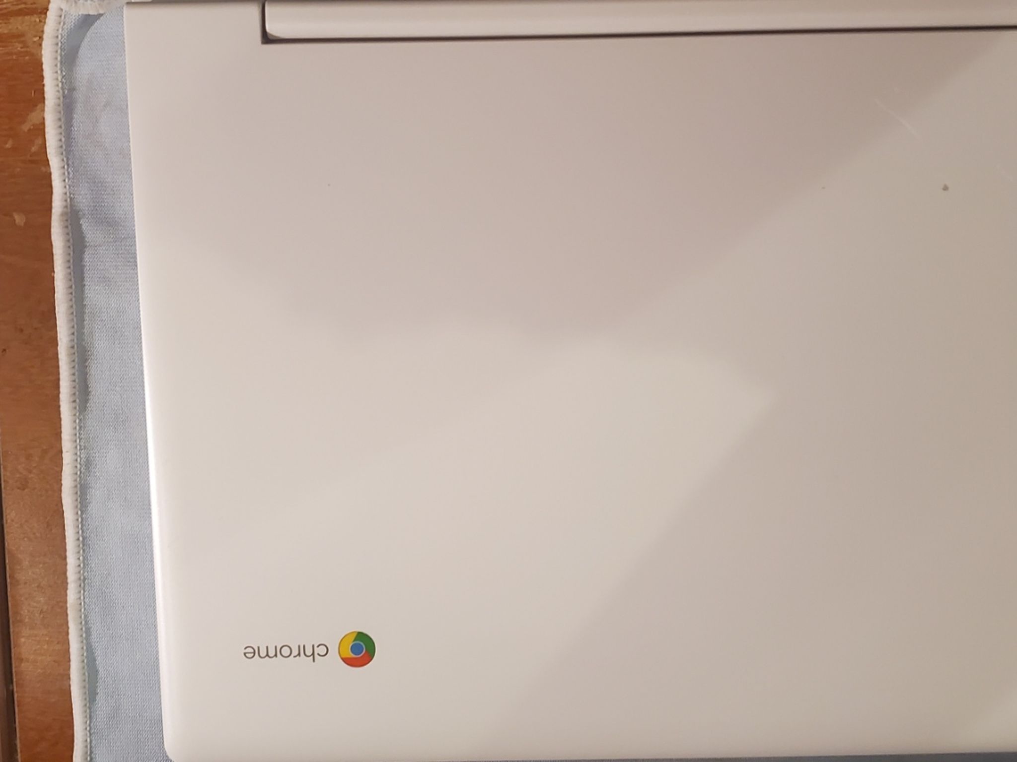 Lenovo IdeaPad C330 2-in-1 Touchscreen Chromebook 11.6" w/ Charger