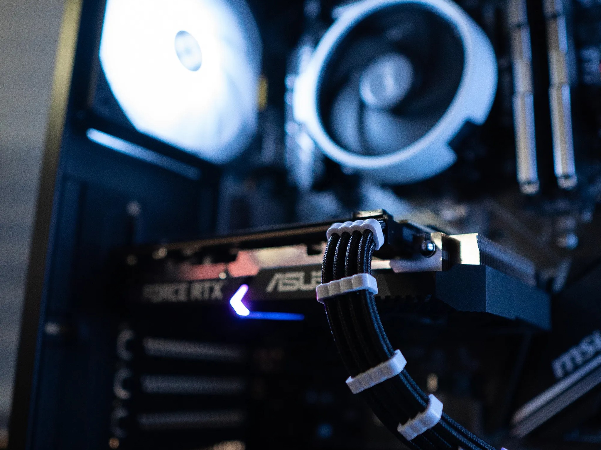 ⛈️❄️ | NVIDIA RTX 3060 12GB | RYZEN 5 3500X | 16GB DDR4 RAM | 1TB NVME SSD | Arctic Snow