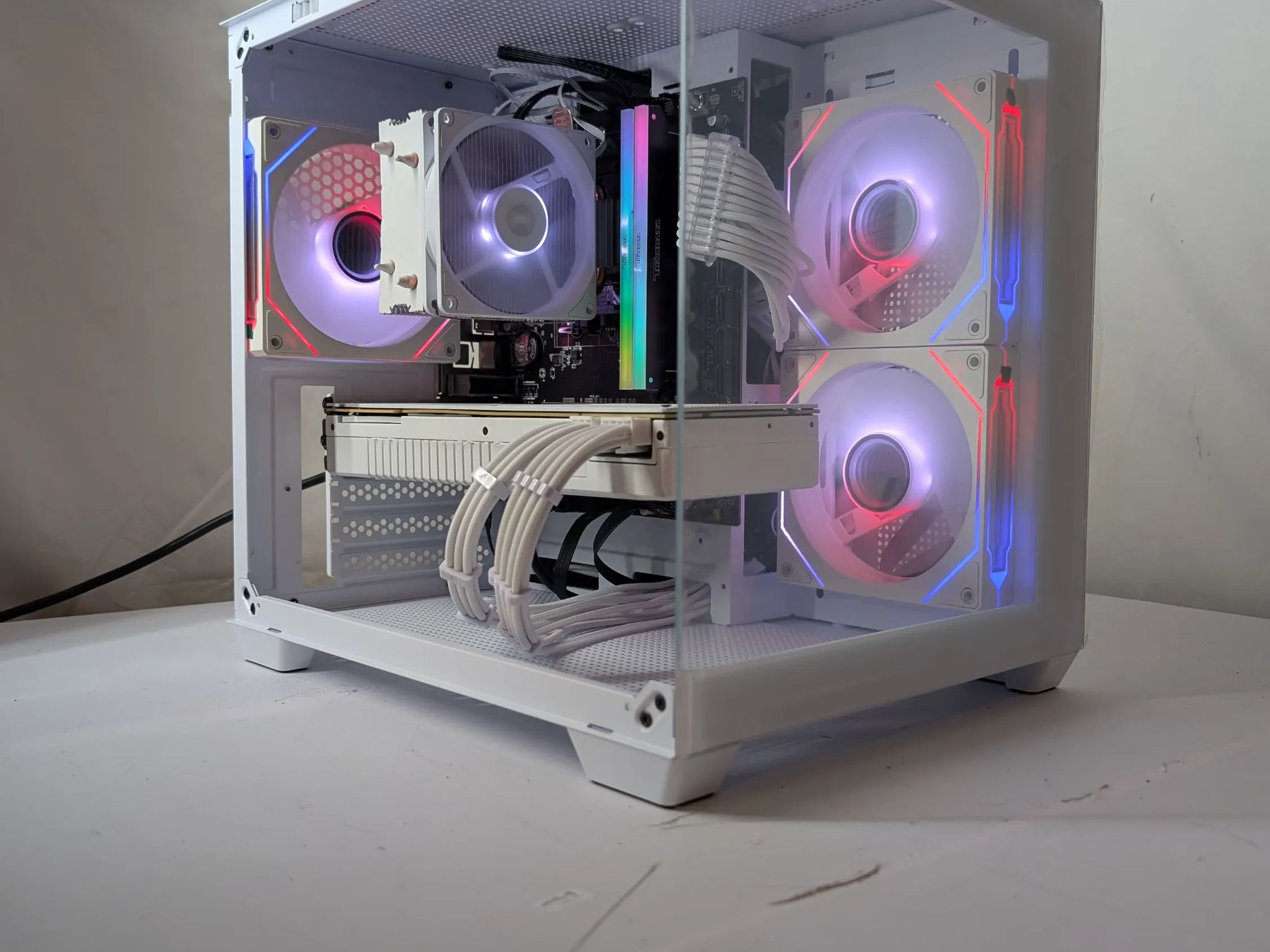 RTX 2080 SUPER | RYZEN 7 3700X | 16GB DDR4 | 500GB NVME