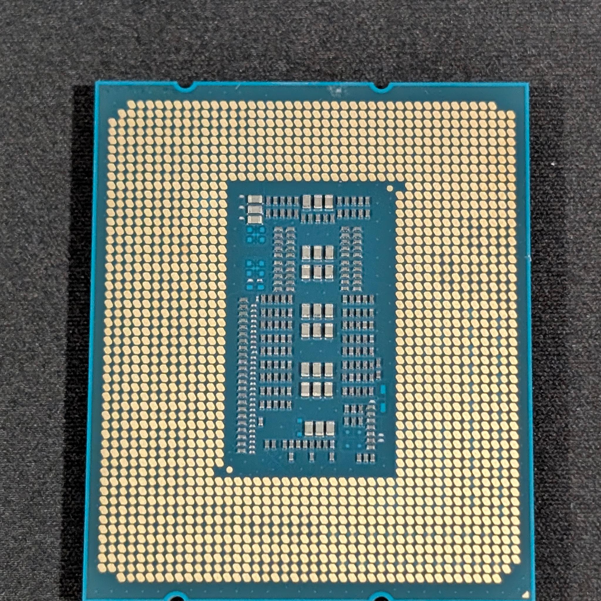 Intel i7-13700K