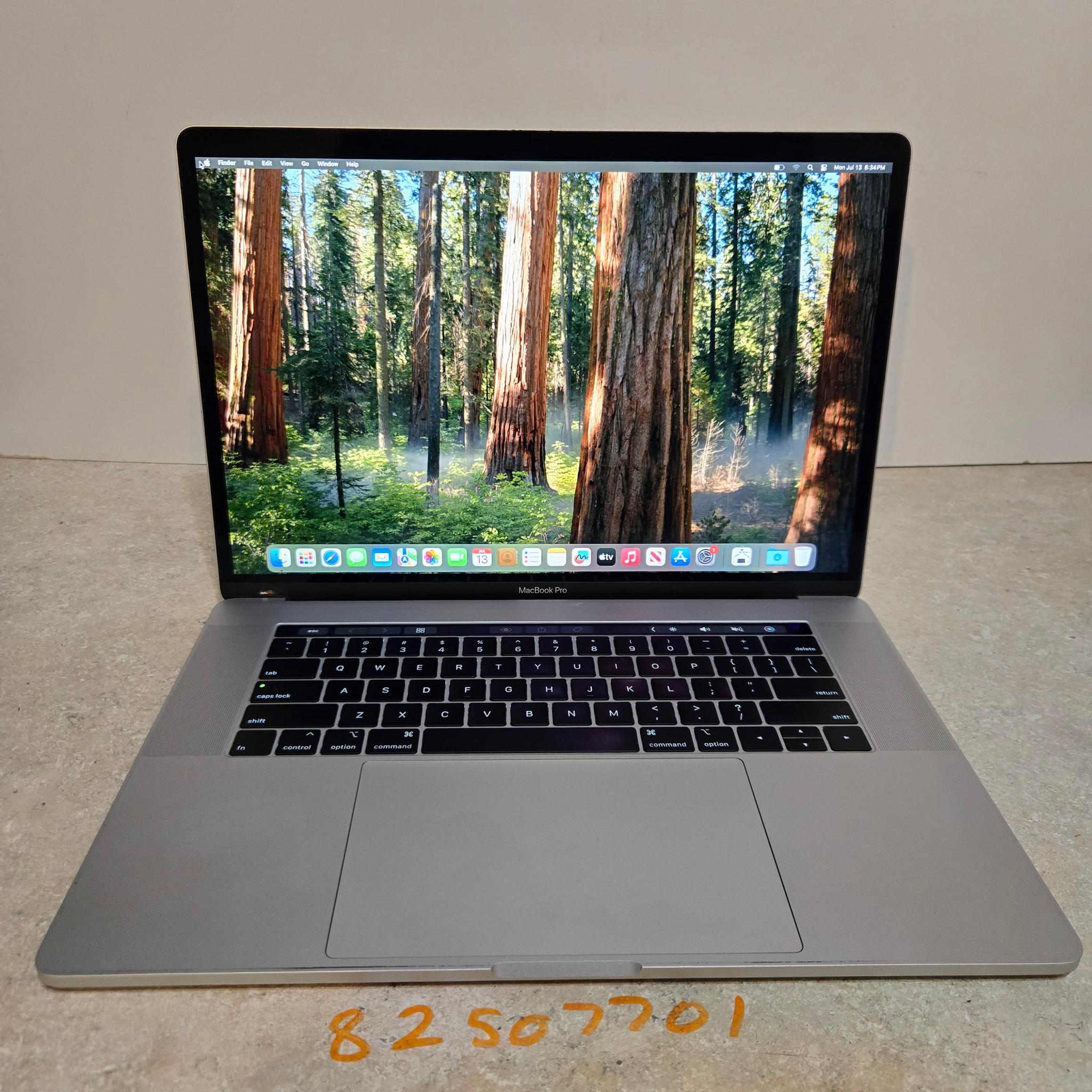 Apple Macbook Pro 15 inch Laptop - 2018 - intel i7 - 512GB SSD - Model A1990