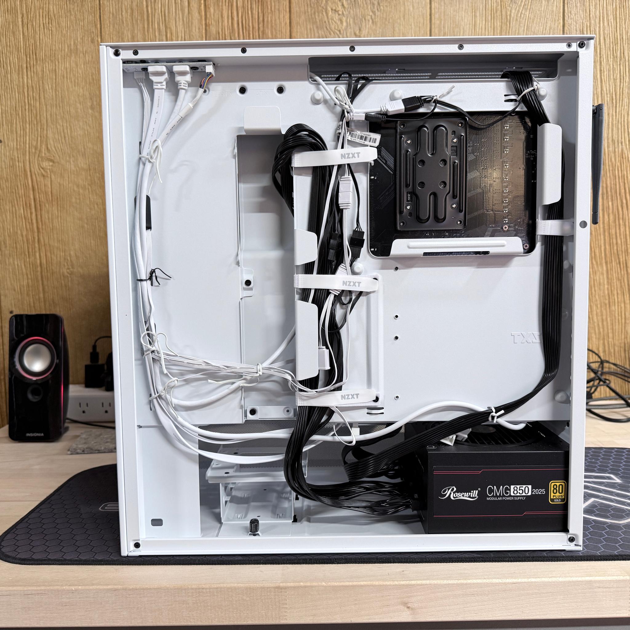 AMD Ryzen 7 7800X3D, 32GB 6000 MT/s, 1TB, RX 6800 XT 16GB - Beautiful Gaming PC!