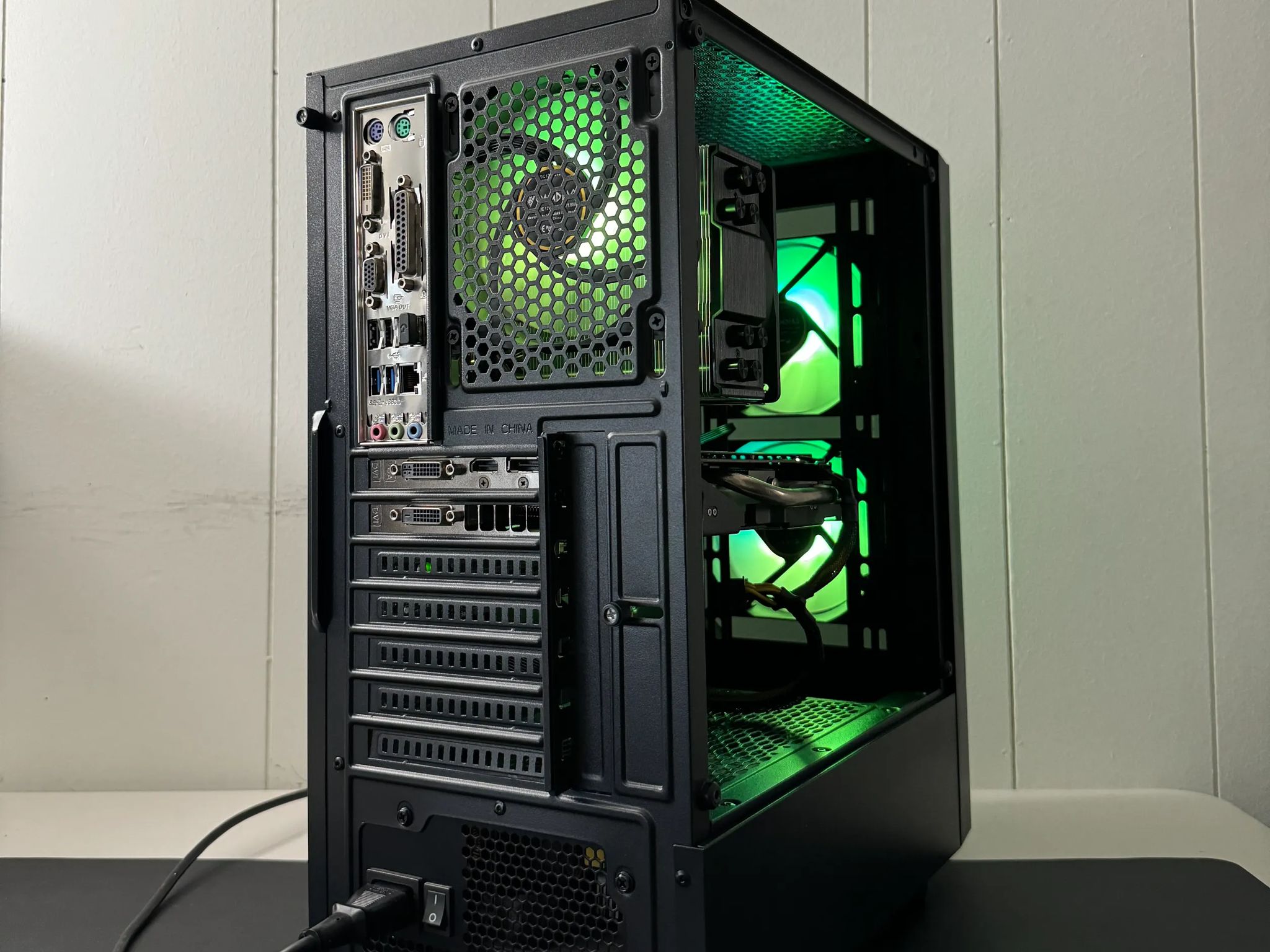 GTX 970 4GB | INTEL i7 4770s | 16GB DDR3 RAM | 256 GB SSD | Black Gaming Computer