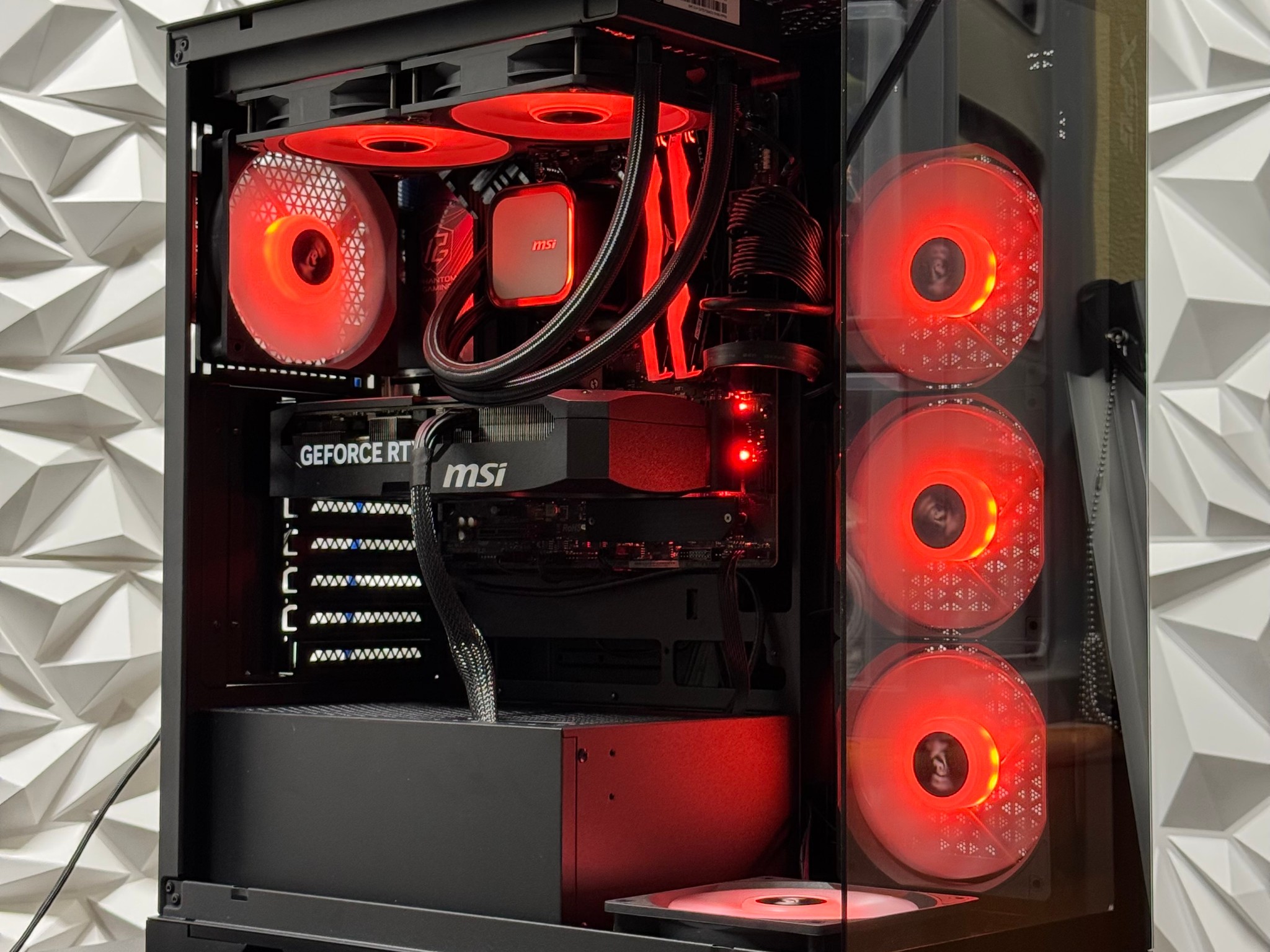 RTX 5070 / 16GB DDR5 / 1TB Samsung 980 Pro / Ryzen 9000 Series / 750w psu / liquid