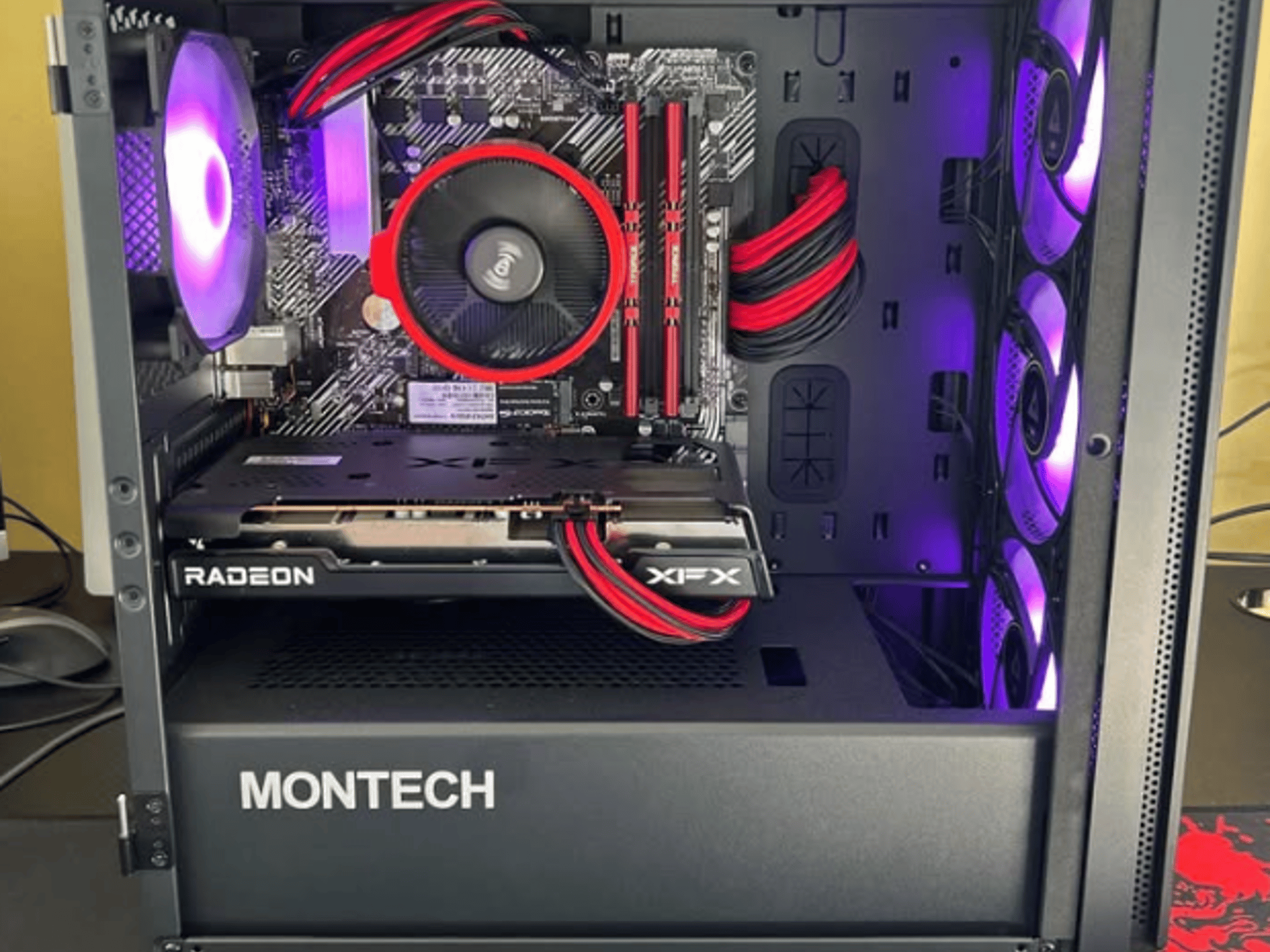 Black and Red Rx 6600/Ryzen 5 5500 PC