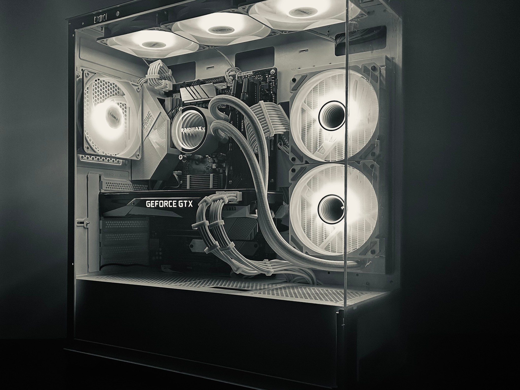 White Gaming PC | GTX 1080 Ti | i5-9400F | 16GB RAM