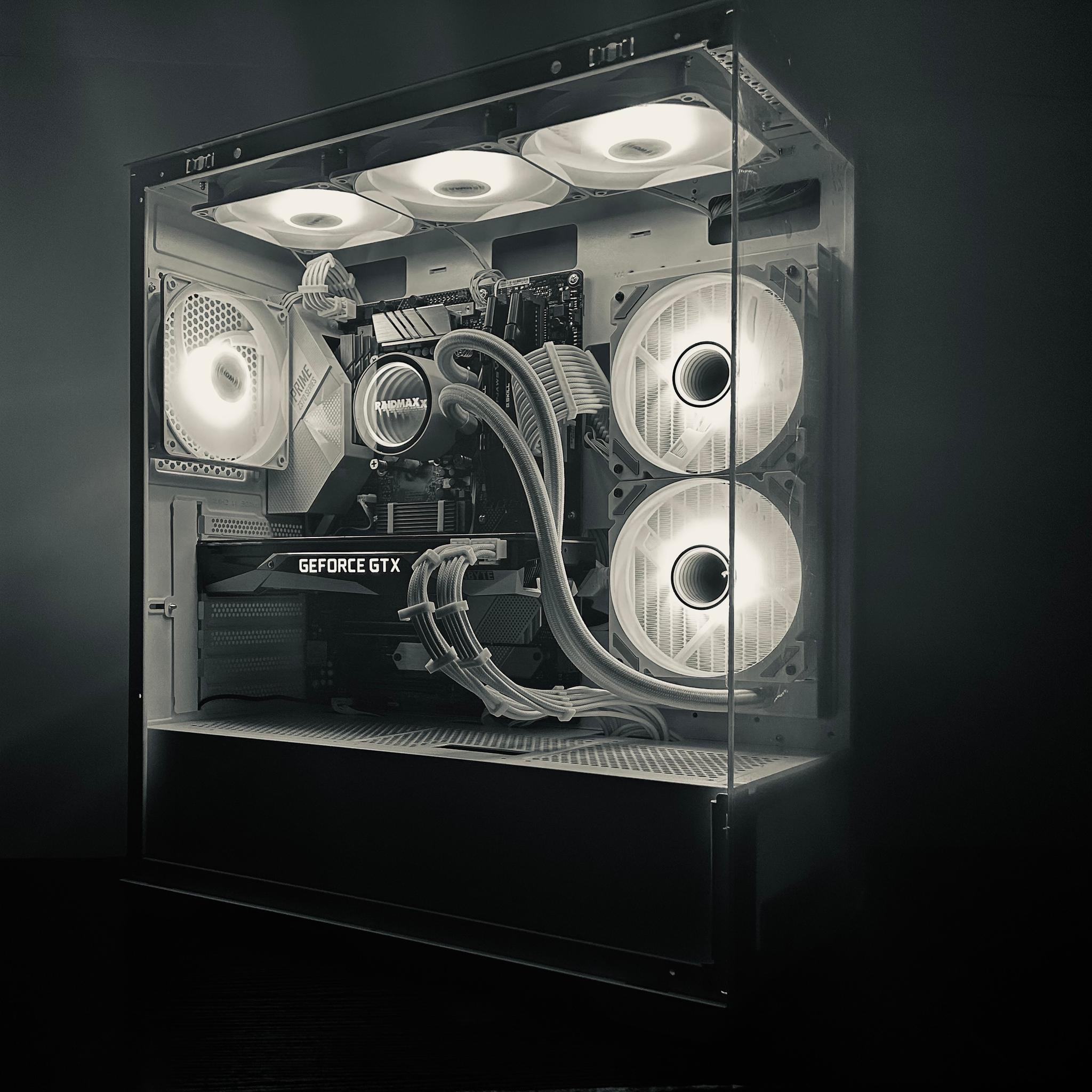 White Gaming PC | GTX 1080 Ti | i5-9400F | 16GB RAM