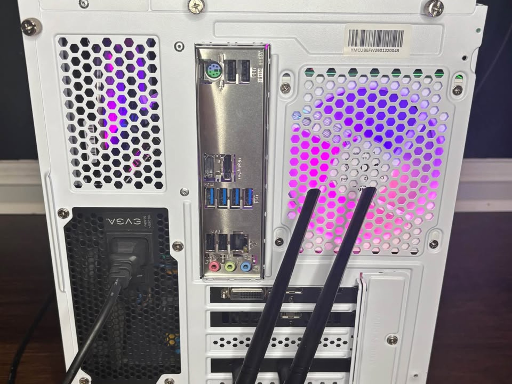 White Gaming PC (RTX 2060 6GB + AMD Ryzen 7 2700 + 16GB DDR4 + SSD + HDD)