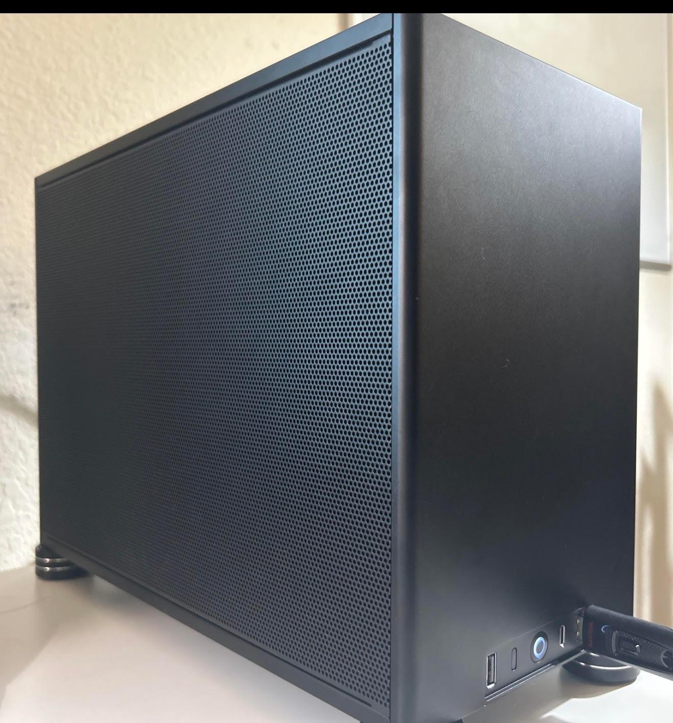 9800X3D + RTX 5080 NCASE M2 Mini ITX Gaming PC