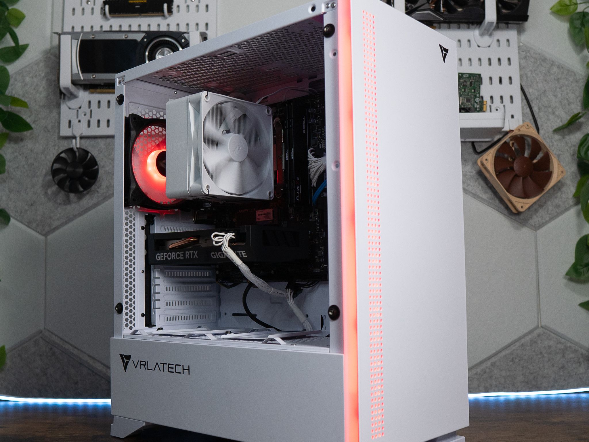 🌨🌨 | GIGABYTE RTX 4060 | RYZEN 5 8400F | 32GB DDR5 RAM | 1.5TB | Arctic Snow